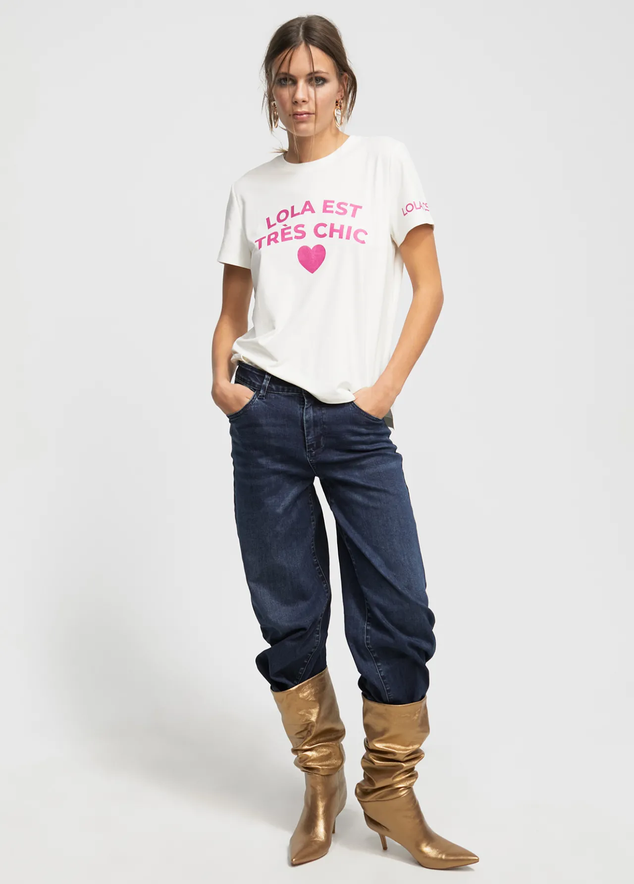 camiseta_trs_chic_3.webp Lola Casademunt Camisetas Y Tops<Camiseta Très Chic BLANCO