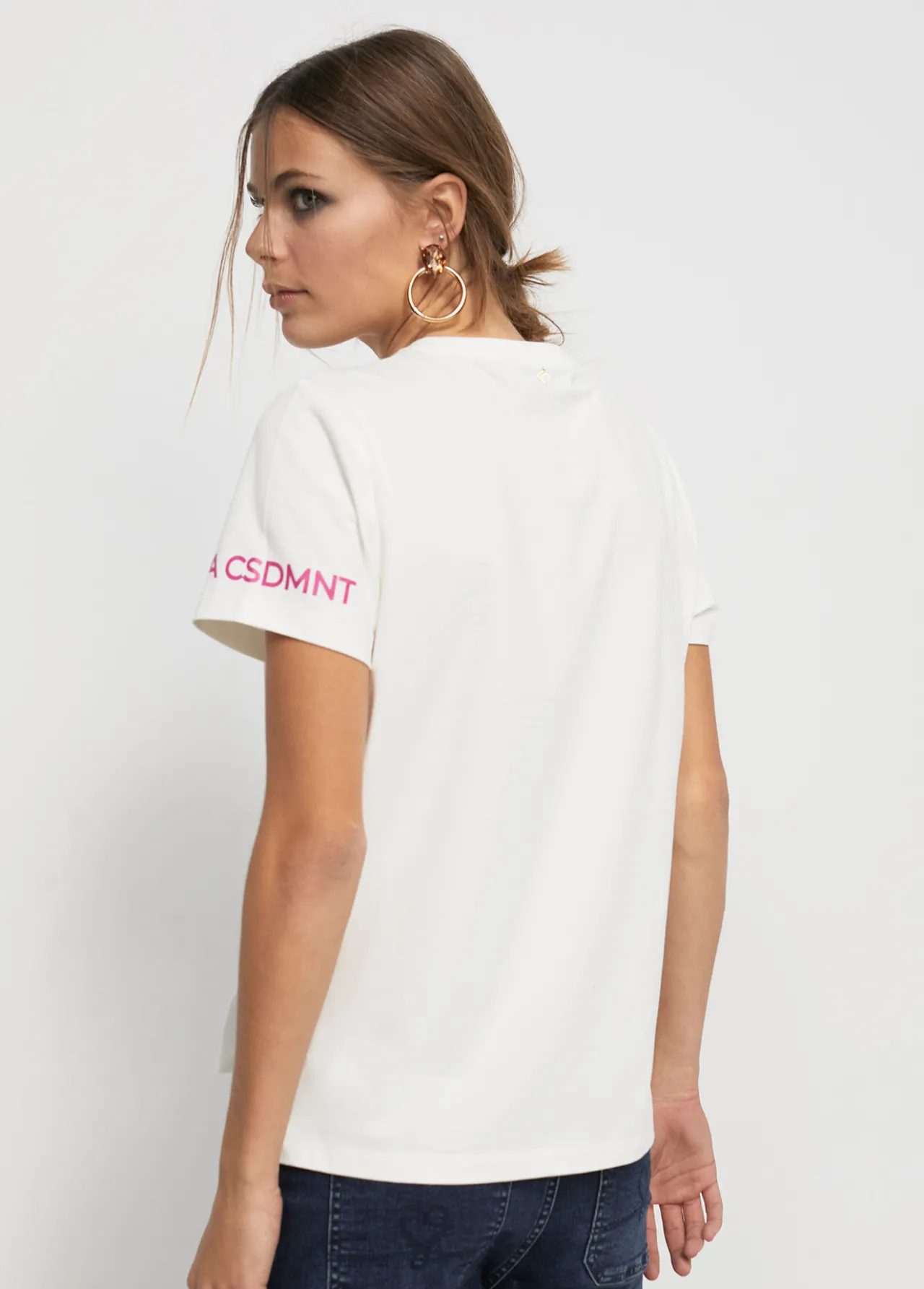 camiseta_trs_chic_6.webp Lola Casademunt Camisetas Y Tops<Camiseta Très Chic BLANCO