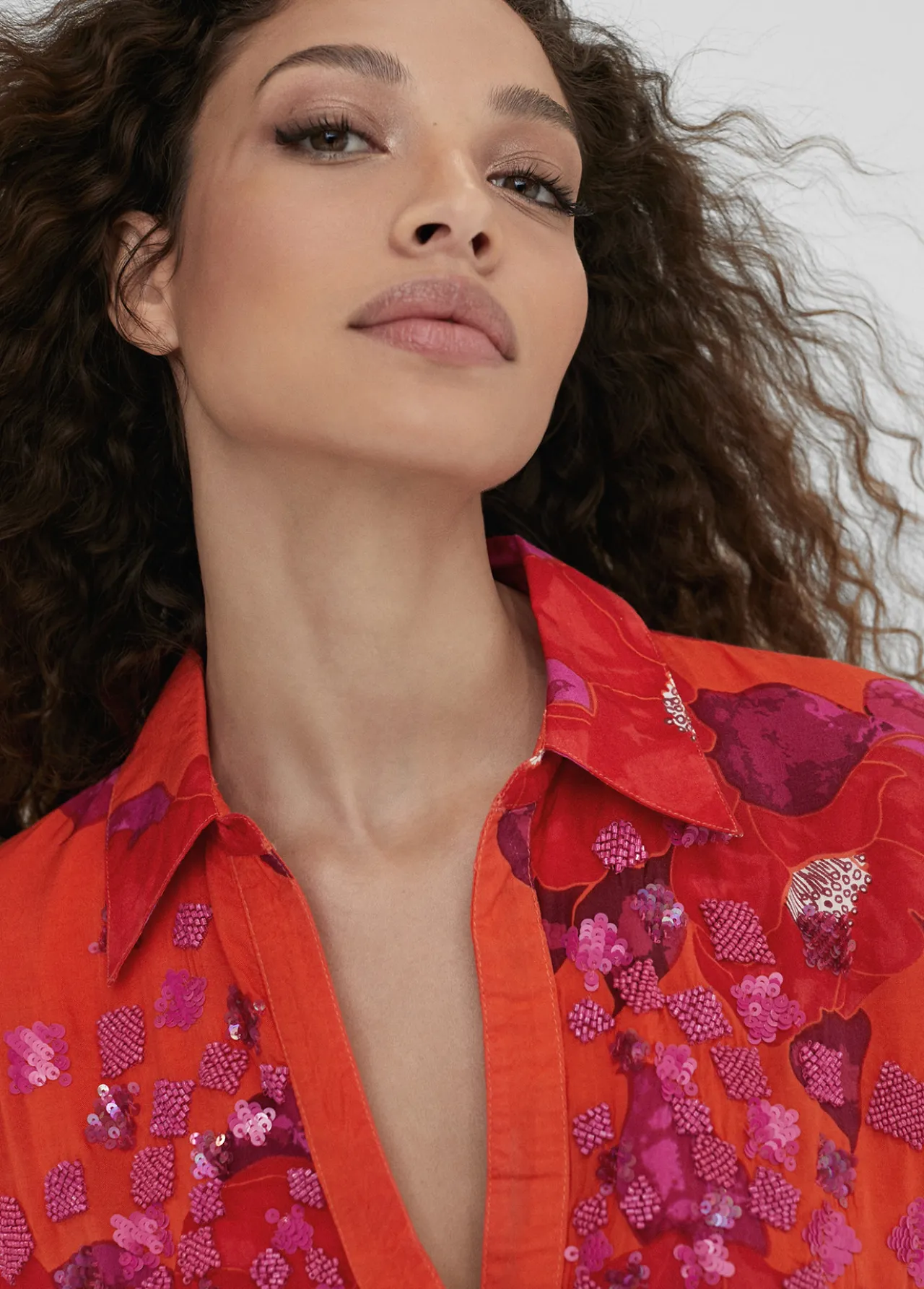 camisola_estampado_floral_3.webp Lola Casademunt Baño<Camisola estampado floral NARANJA-ROSA