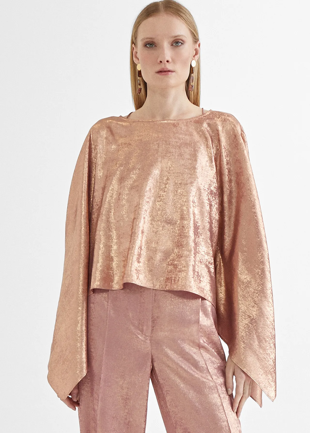 capa_corta_rosa_2.webp Lola Casademunt Camisas Y Blusas | Americanas Y Blazers<Capa corta ROSA