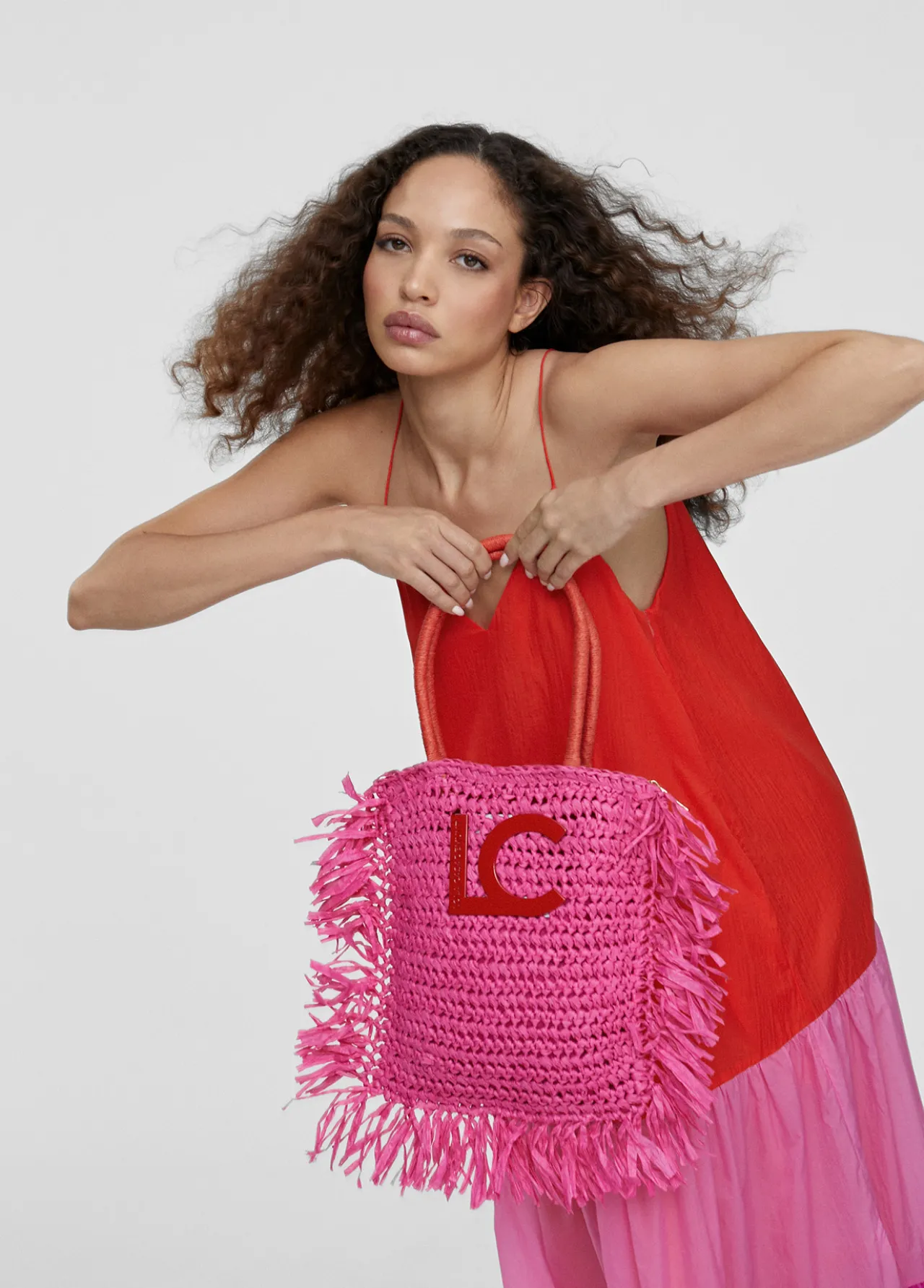 cesto_con_logo_a_contraste_1-1.webp Lola Casademunt Bolsos | Baño<Cesto con logo a contraste AZULELECTRICO