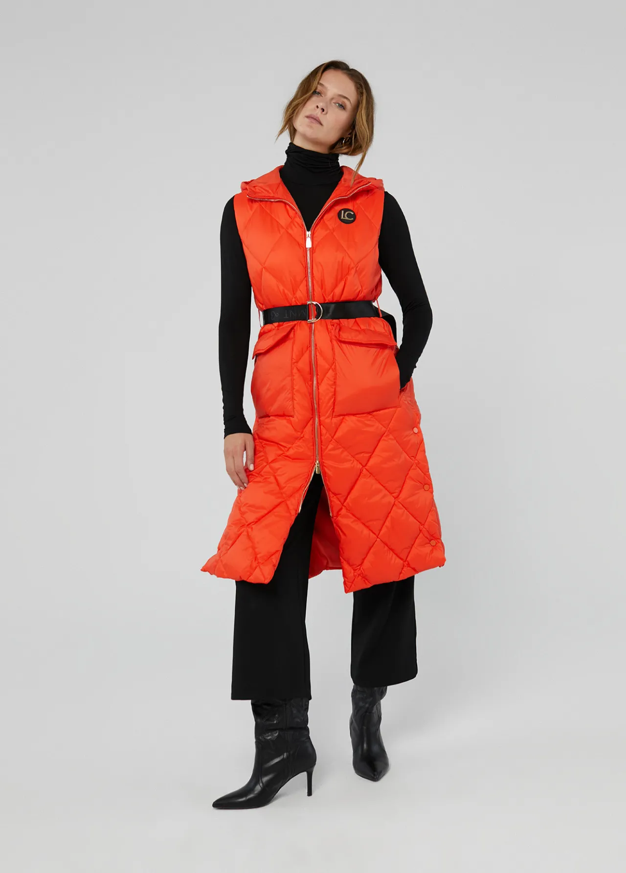 chaleco_largo_acolchado_0.webp Lola Casademunt Chalecos<Chaleco largo acolchado NARANJA
