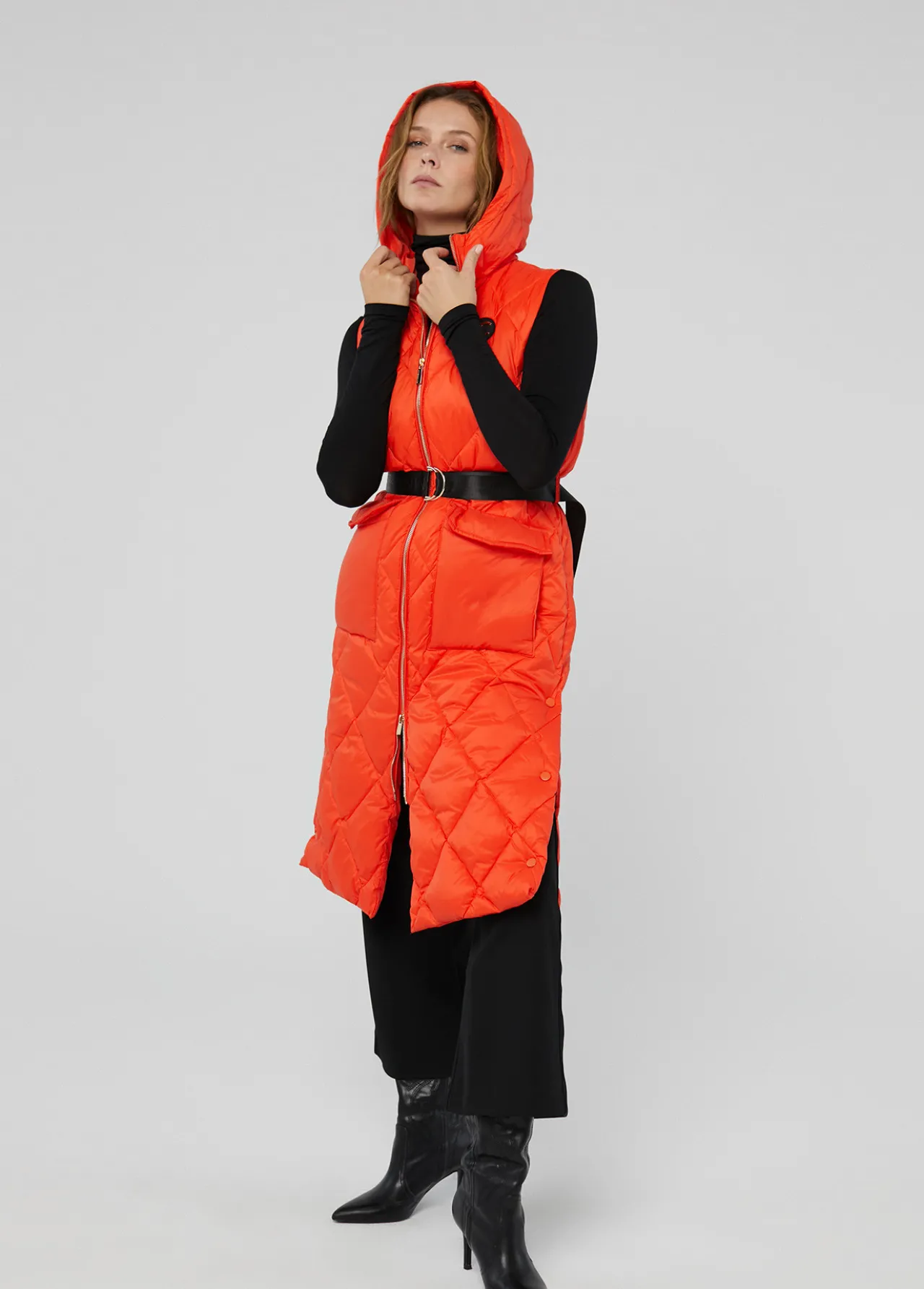 chaleco_largo_acolchado_3.webp Lola Casademunt Chalecos<Chaleco largo acolchado NARANJA