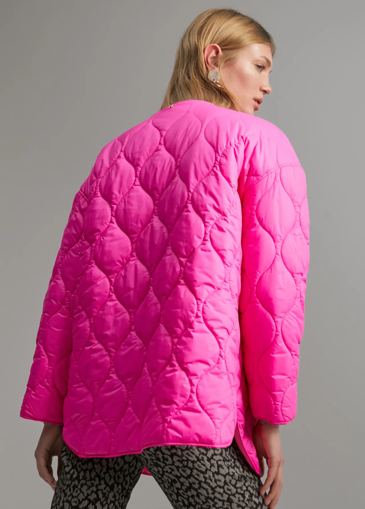 chaqueta_acolchada_6-2.webp Lola Casademunt Abrigos Y Cazadoras<Chaqueta acolchada AZULELECTRICO
