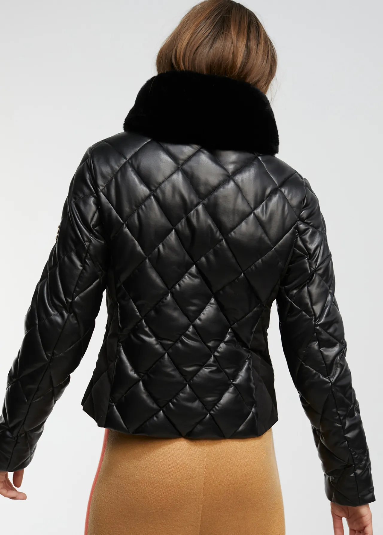 chaqueta_acolchada_6.webp Lola Casademunt Abrigos Y Cazadoras | Chaquetas Y Gabardinas<Chaqueta acolchada NEGRO