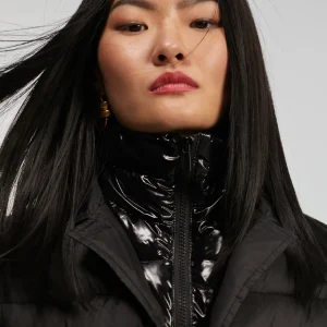 Lola Casademunt Abrigos Y Cazadoras | Chaquetas Y Gabardinas<Chaqueta acolchada con cinturón NEGRO