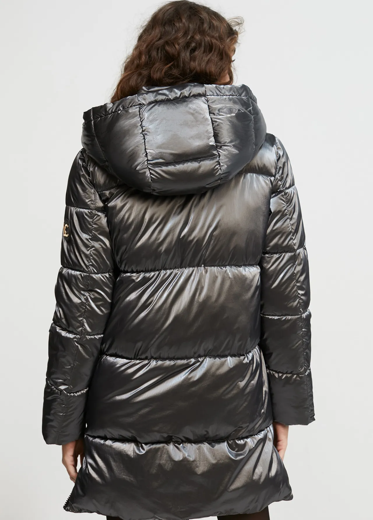 chaqueta_acolchada_metalizada_5.webp Lola Casademunt Abrigos Y Cazadoras<chaqueta acolchada metalizada GRISMETALIZADO