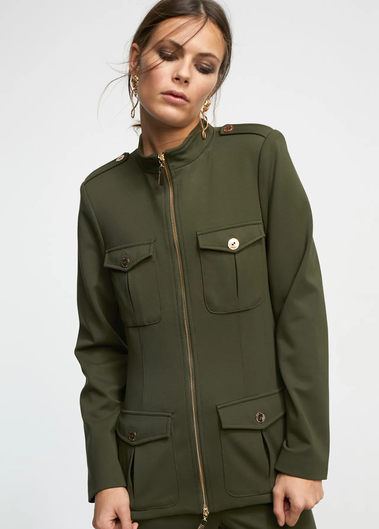 chaqueta_con_cremallera_0-1.webp Lola Casademunt Chaquetas Y Gabardinas | Americanas Y Blazers<Chaqueta con cremallera KAKI