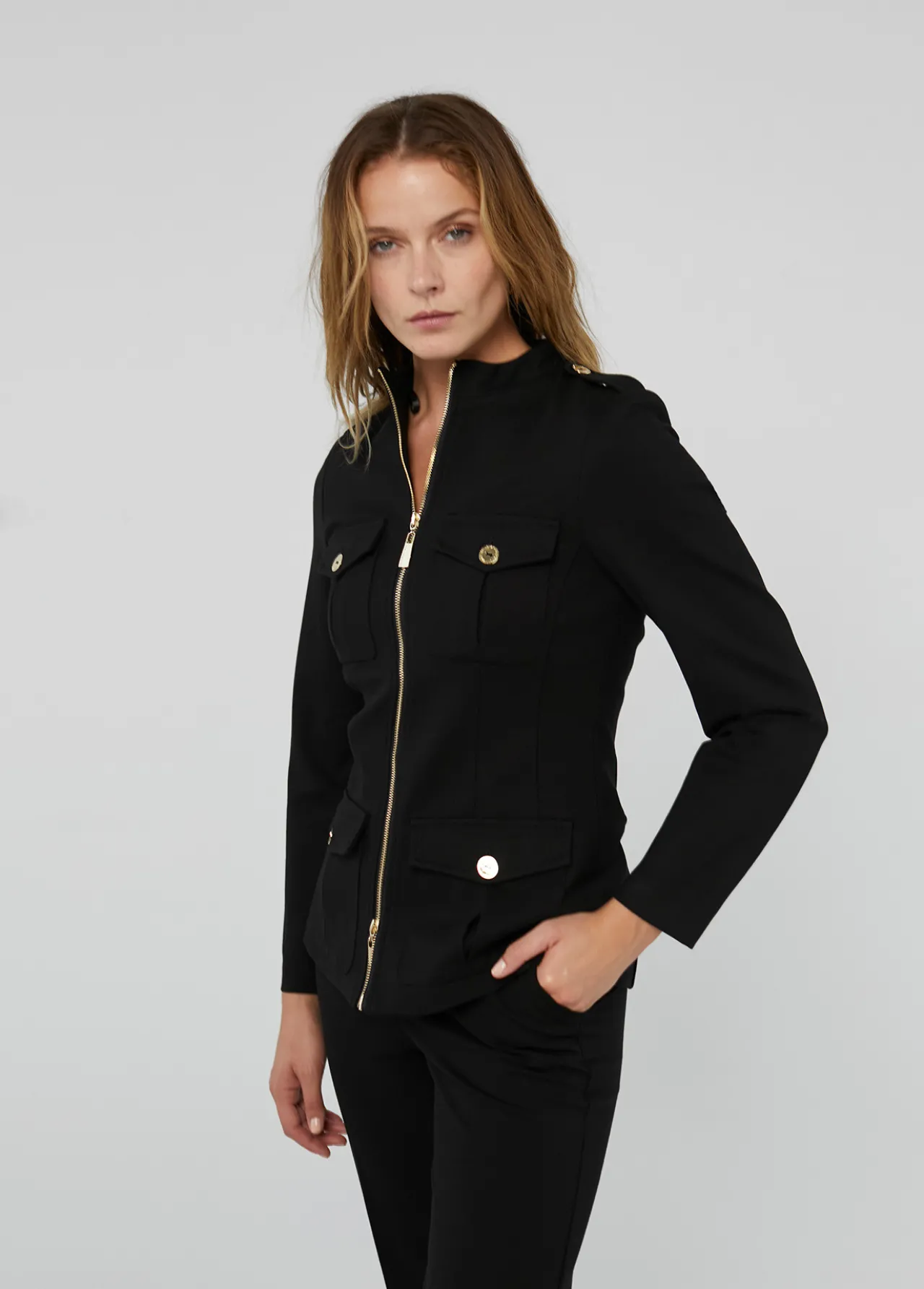 chaqueta_con_cremallera_2.webp Lola Casademunt Americanas Y Blazers<Chaqueta con cremallera KAKI