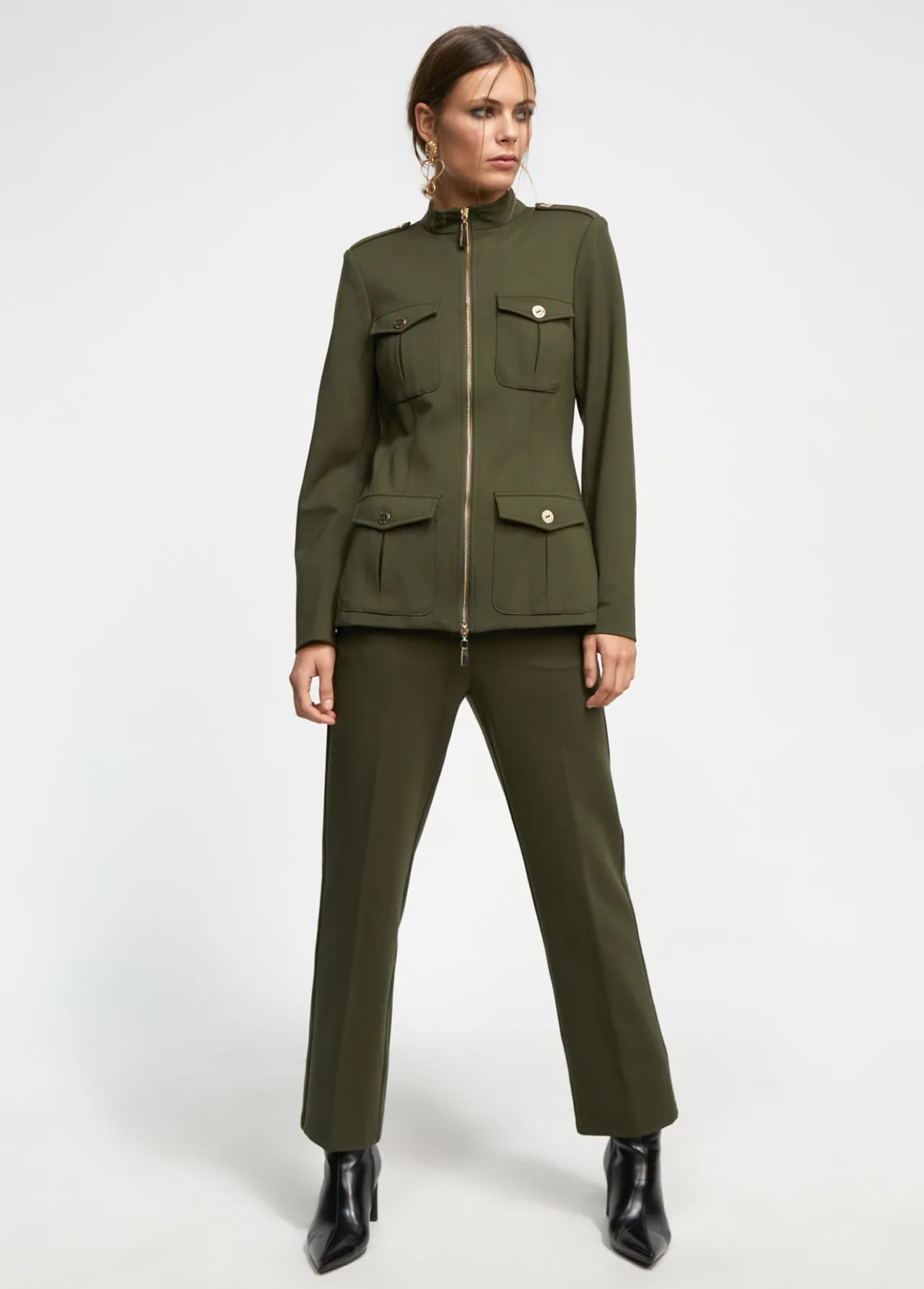 chaqueta_con_cremallera_5-1.webp Lola Casademunt Chaquetas Y Gabardinas | Americanas Y Blazers<Chaqueta con cremallera KAKI