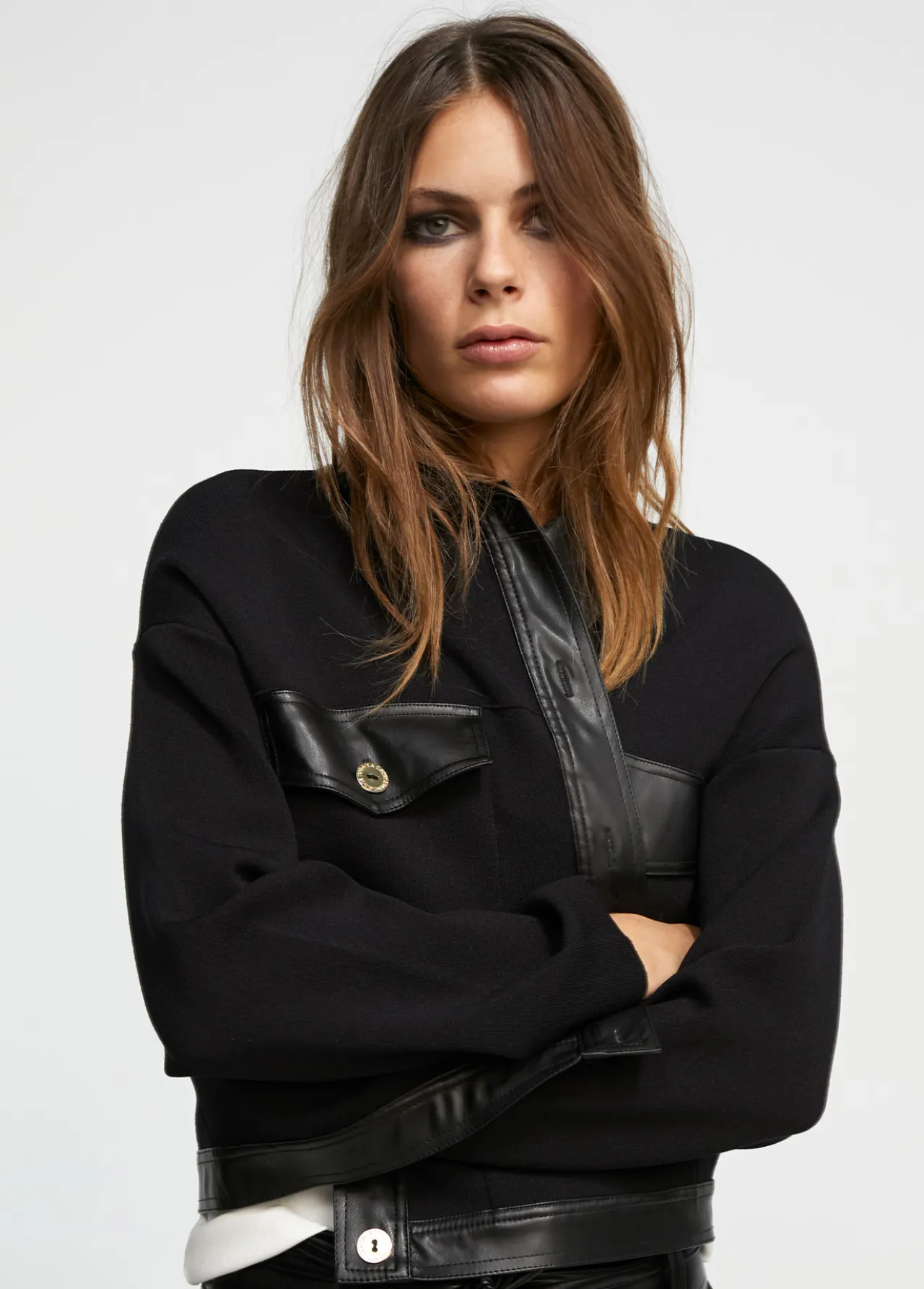 chaqueta_corta_de_punto_0.webp Lola Casademunt Chaquetas Y Gabardinas<Chaqueta corta de punto NEGRO