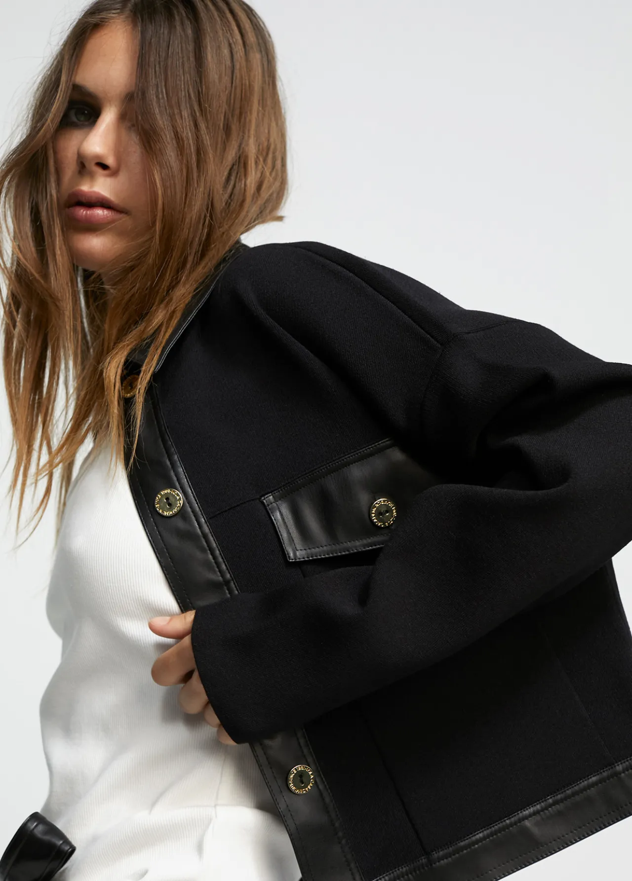 chaqueta_corta_de_punto_1.webp Lola Casademunt Chaquetas Y Gabardinas<Chaqueta corta de punto NEGRO