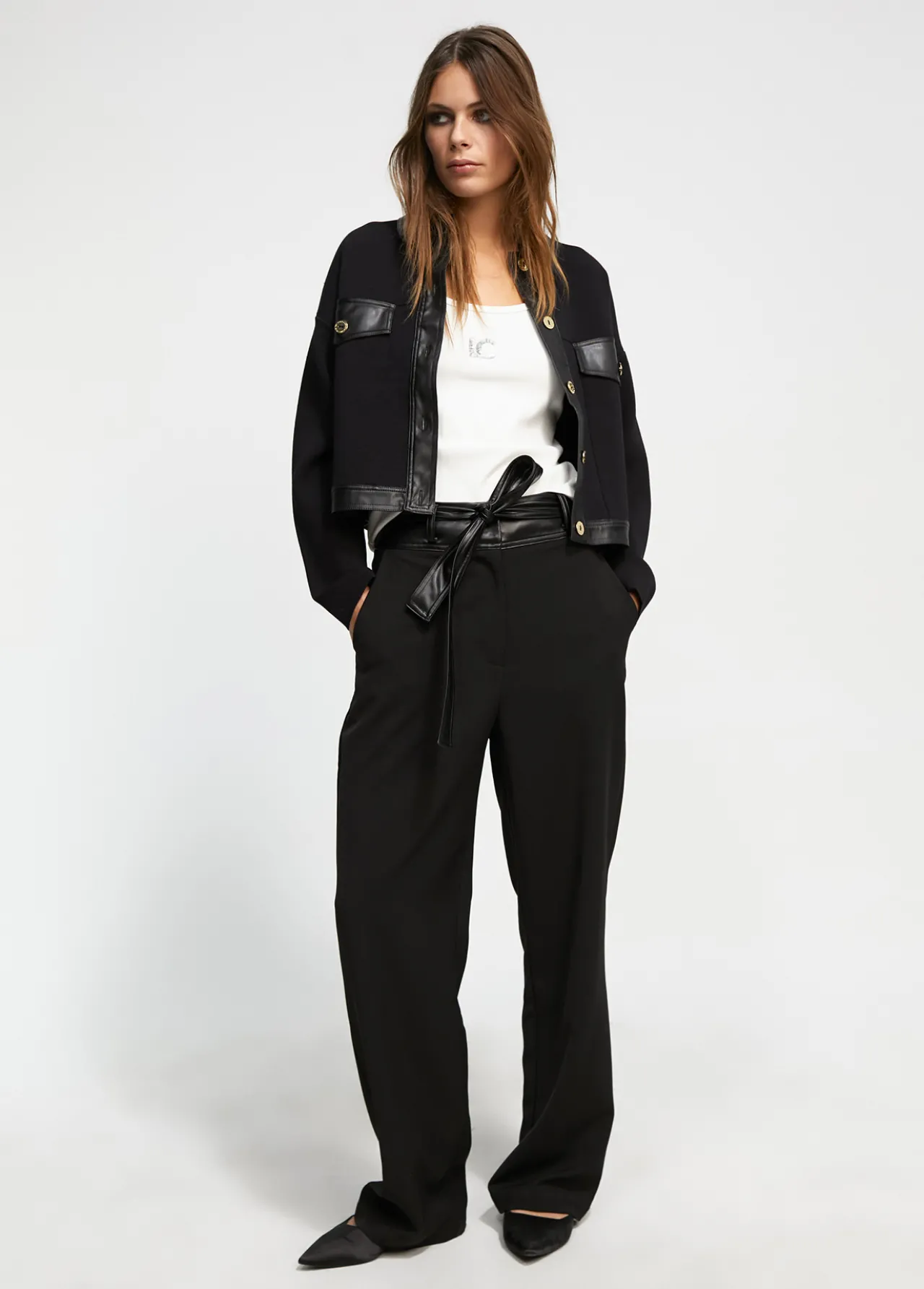 chaqueta_corta_de_punto_2.webp Lola Casademunt Chaquetas Y Gabardinas<Chaqueta corta de punto NEGRO