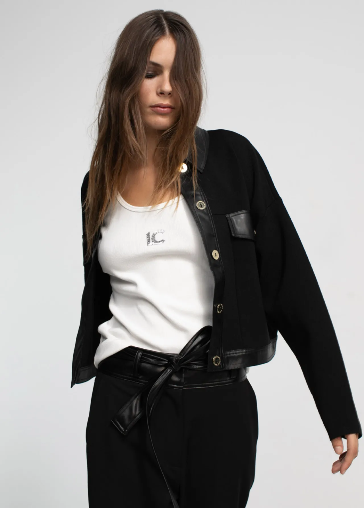 chaqueta_corta_de_punto_3.webp Lola Casademunt Chaquetas Y Gabardinas<Chaqueta corta de punto NEGRO