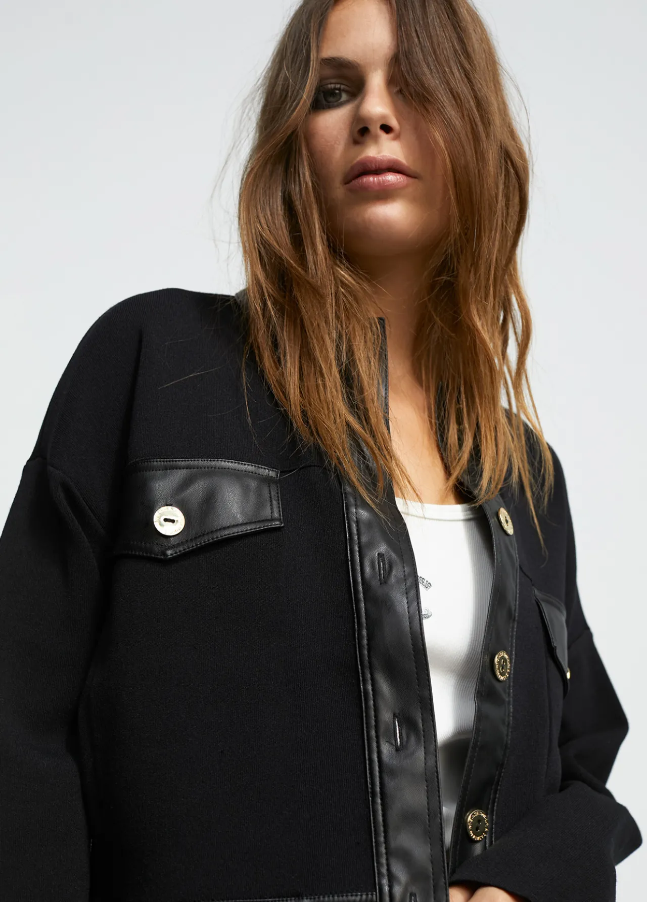 chaqueta_corta_de_punto_4.webp Lola Casademunt Chaquetas Y Gabardinas<Chaqueta corta de punto NEGRO