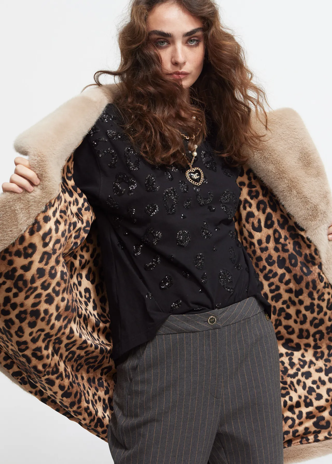 chaqueta_de_pelo_1-2.webp Lola Casademunt Abrigos Y Cazadoras<Chaqueta de pelo CAMEL