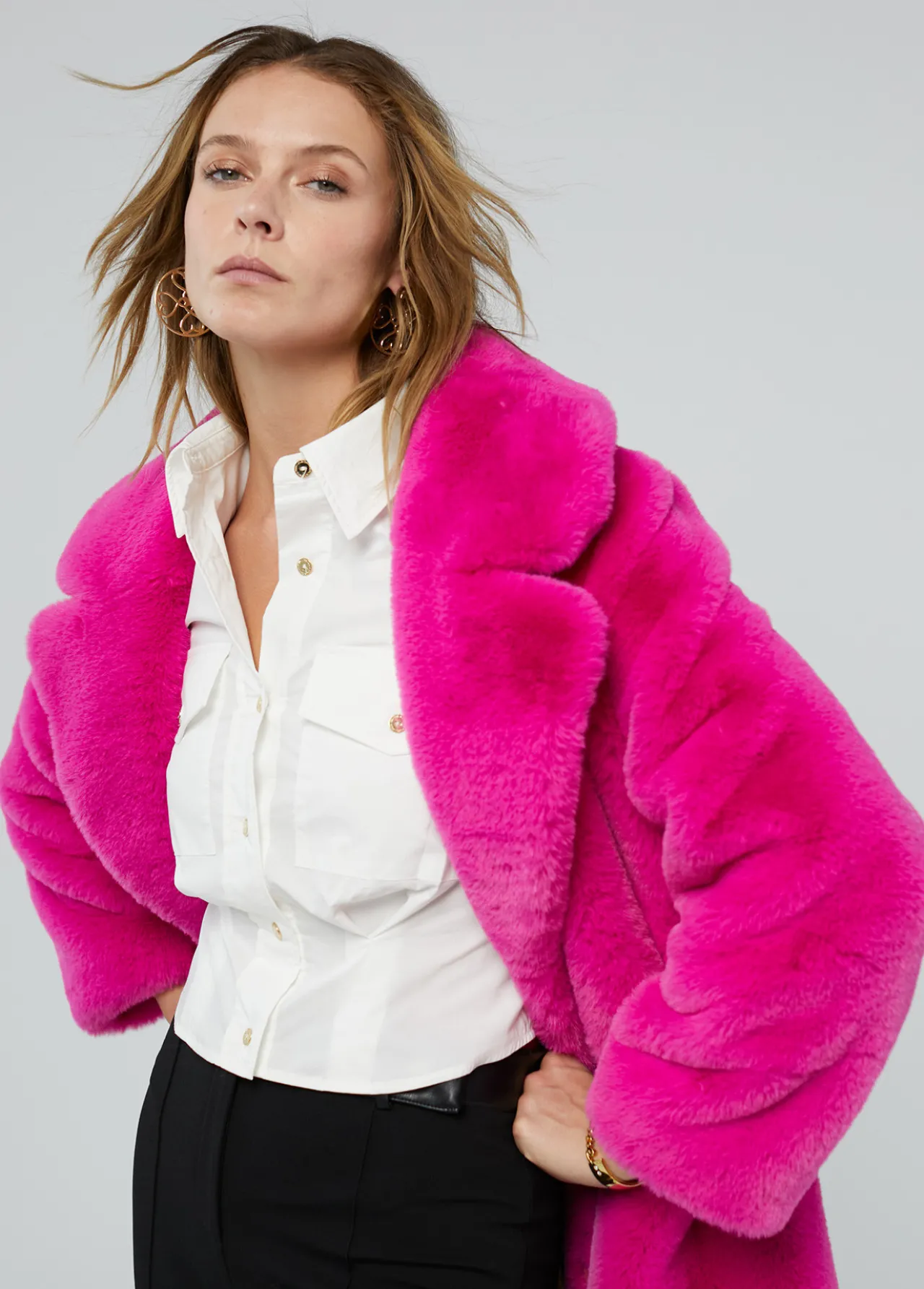 chaqueta_de_pelo_3-1.webp Lola Casademunt Abrigos Y Cazadoras<Chaqueta de pelo FUCSIA