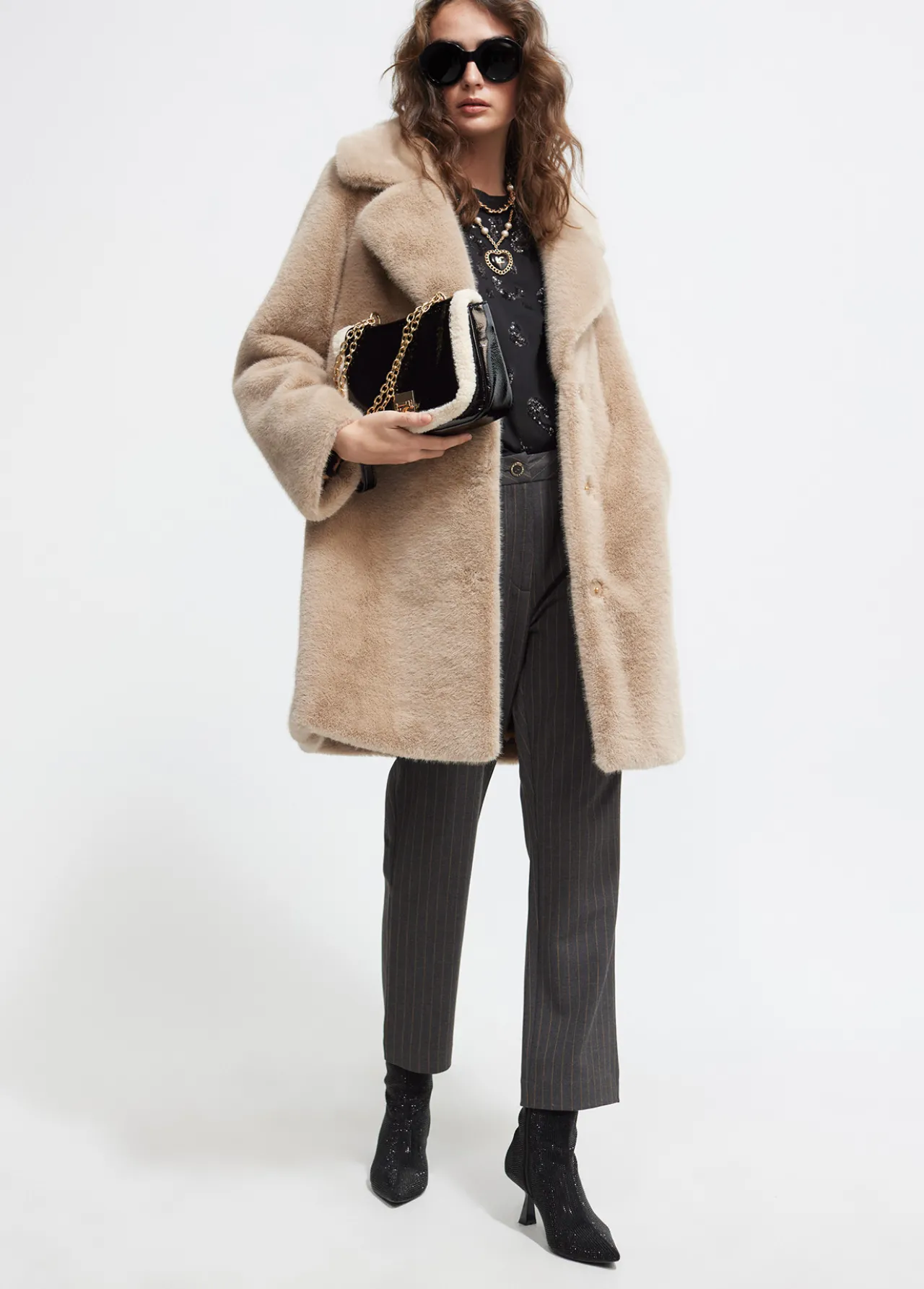 chaqueta_de_pelo_4-2.webp Lola Casademunt Abrigos Y Cazadoras<Chaqueta de pelo CAMEL