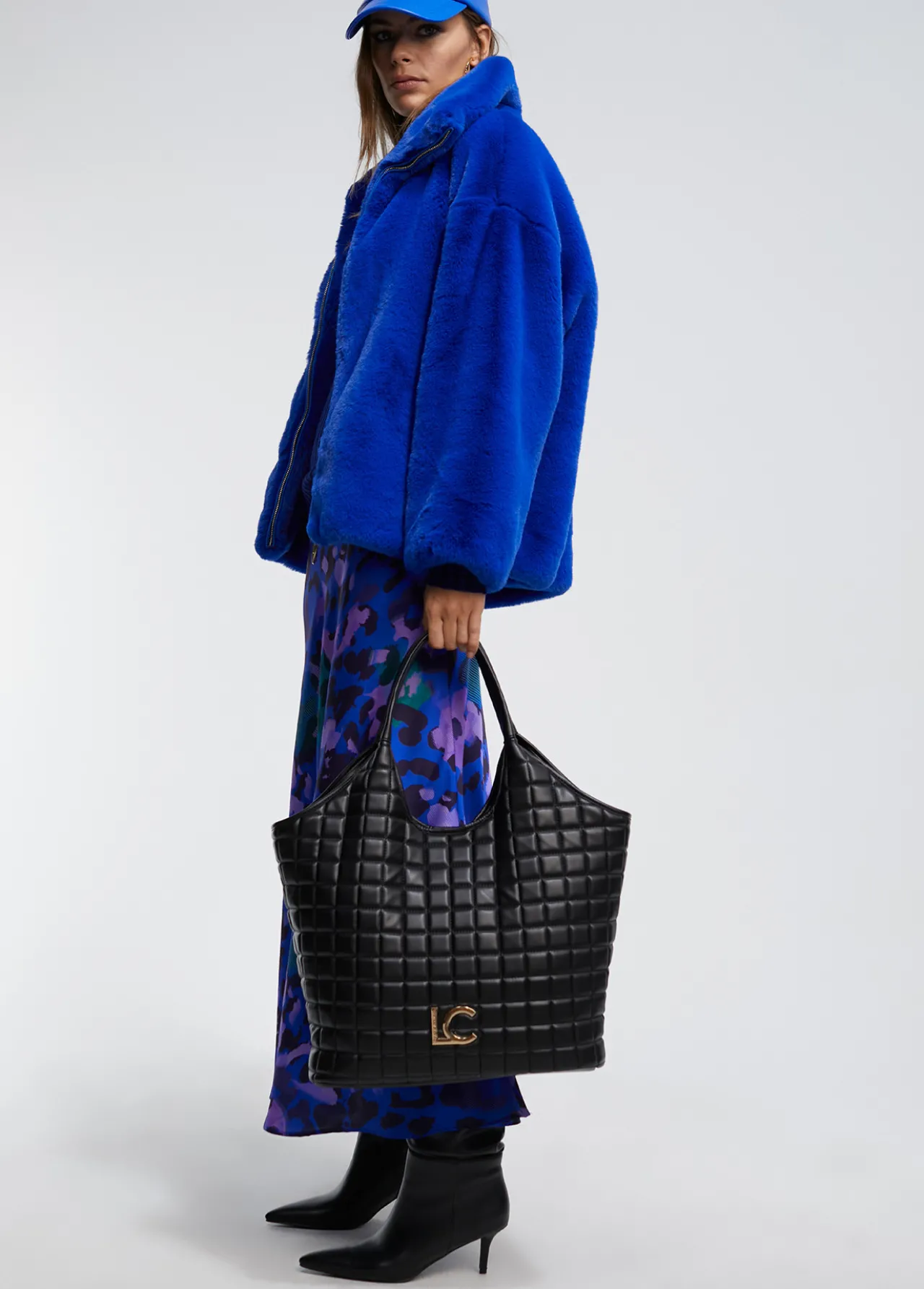 chaqueta_de_pelo_4.webp Lola Casademunt Abrigos Y Cazadoras | Chaquetas Y Gabardinas<Chaqueta de pelo AZUL