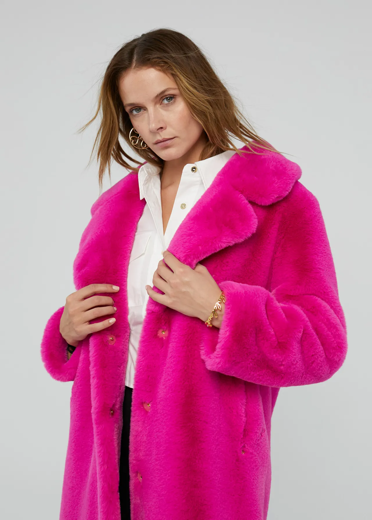 chaqueta_de_pelo_7.webp Lola Casademunt Abrigos Y Cazadoras<Chaqueta de pelo FUCSIA
