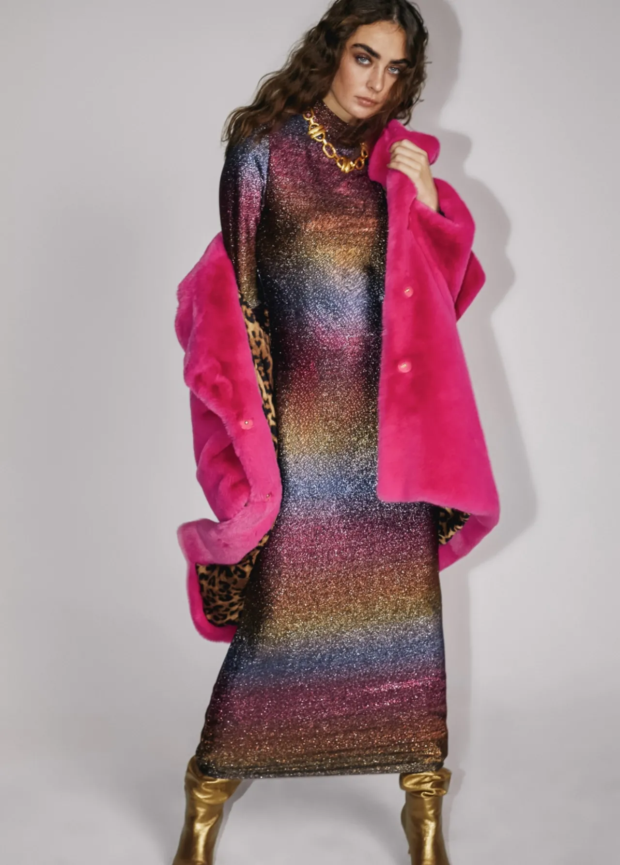 chaqueta_de_pelo_8.webp Lola Casademunt Abrigos Y Cazadoras<Chaqueta de pelo FUCSIA