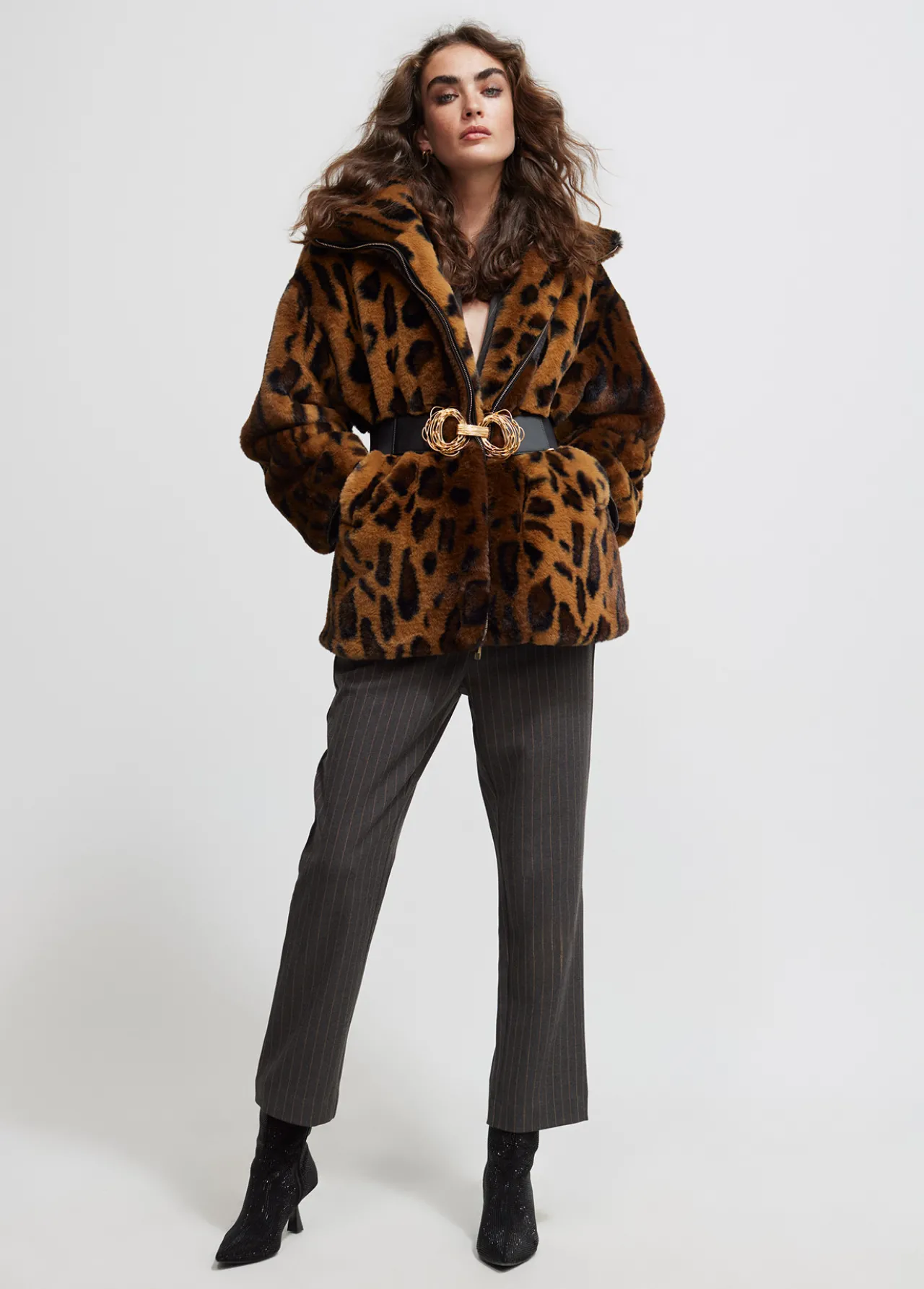 chaqueta_de_pelo_animal_print_1.webp Lola Casademunt Animal Print | Abrigos Y Cazadoras<Chaqueta de pelo animal print MARRON-NEGRO