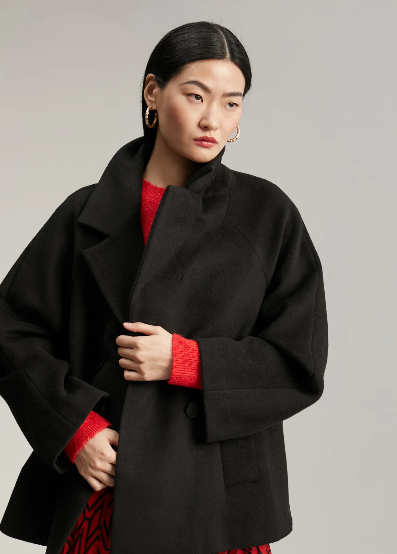 chaqueta_espalda_acolchada_4.webp Lola Casademunt Abrigos Y Cazadoras<Chaqueta espalda acolchada NEGRO