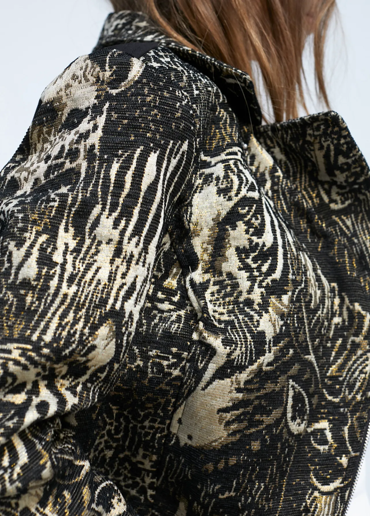 chaqueta_jacquard_animal_3.webp Lola Casademunt Animal Print | Abrigos Y Cazadoras<Chaqueta Jacquard animal NEGRO-METAL