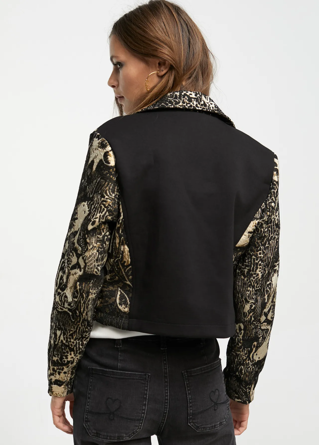 chaqueta_jacquard_animal_6.webp Lola Casademunt Animal Print | Abrigos Y Cazadoras<Chaqueta Jacquard animal NEGRO-METAL
