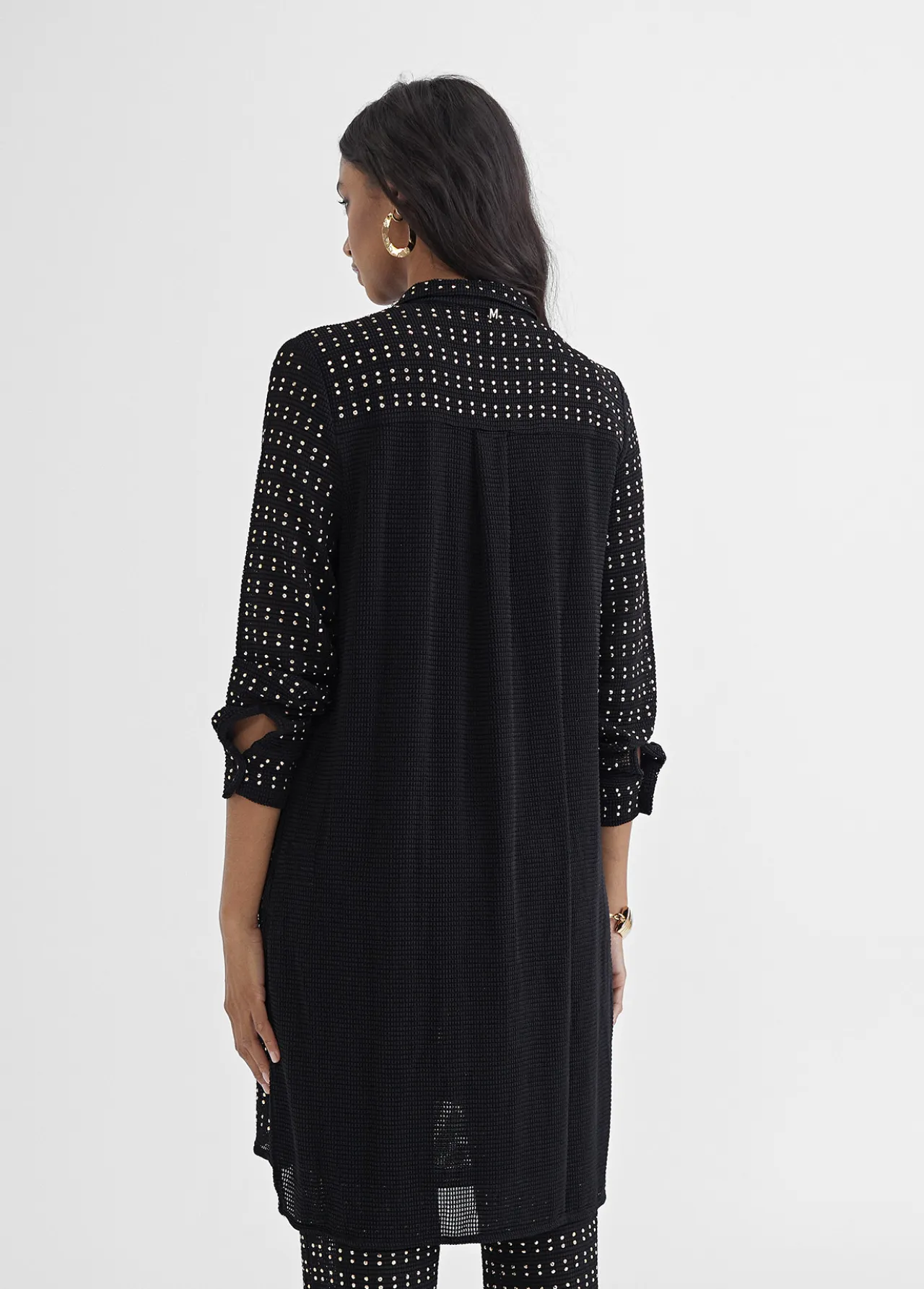 chaqueta_larga_con_piezas_metlicas_4.webp Lola Casademunt Camisas Y Blusas | Chaquetas Y Gabardinas<Chaqueta larga con piezas metálicas NEGRO