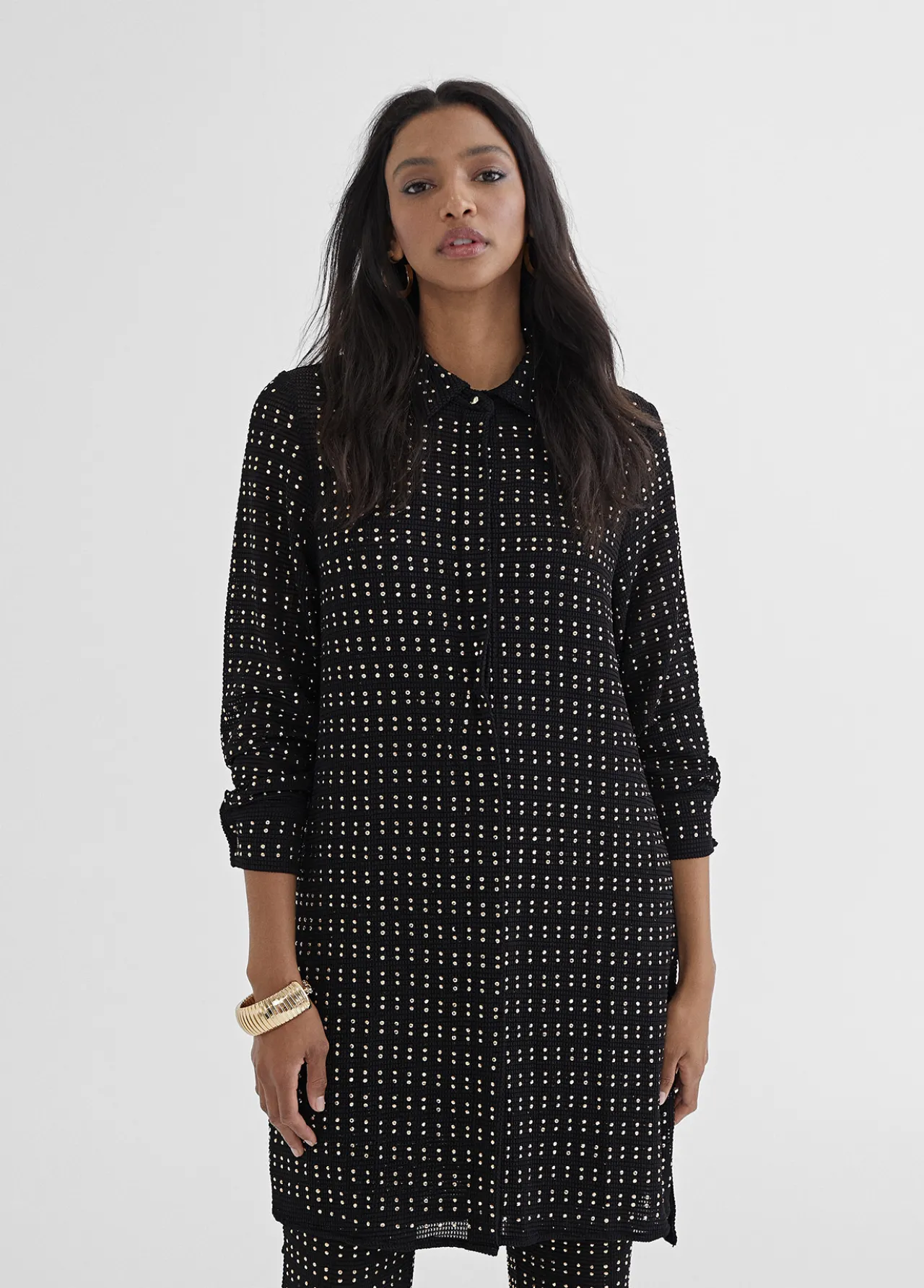 chaqueta_larga_con_piezas_metlicas_7.webp Lola Casademunt Camisas Y Blusas | Chaquetas Y Gabardinas<Chaqueta larga con piezas metálicas NEGRO