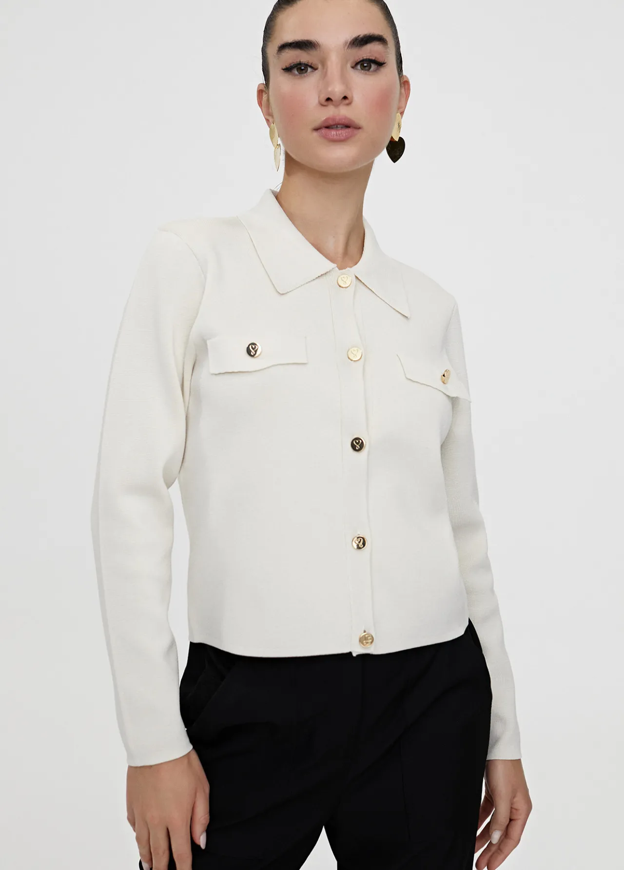 chaqueta_punto_con_botones_2-1.webp Lola Casademunt Chaquetas Y Gabardinas | Punto<Chaqueta punto con botones NEGRO