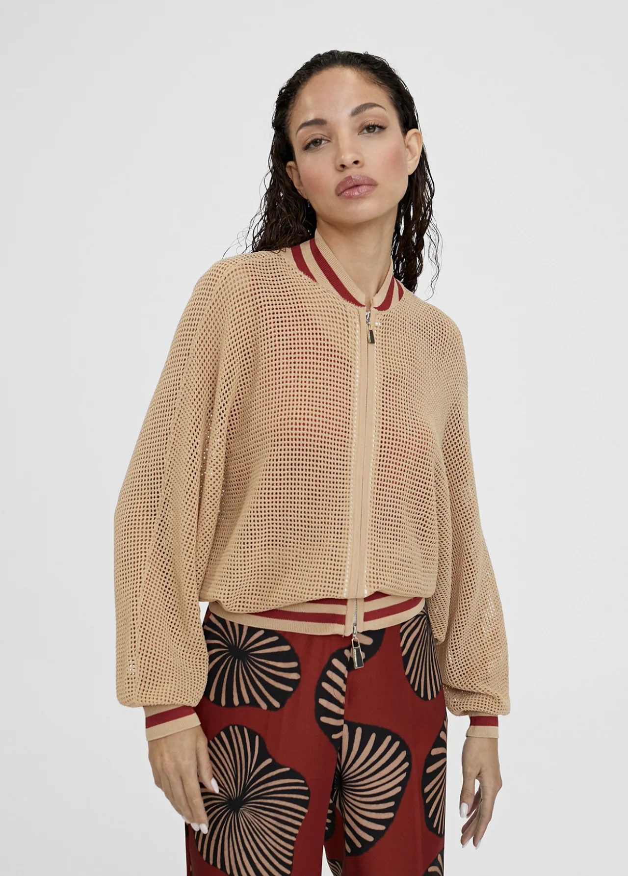 chaqueta_punto_oversize_1.webp Lola Casademunt Chaquetas Y Gabardinas<Chaqueta punto oversize BEIG