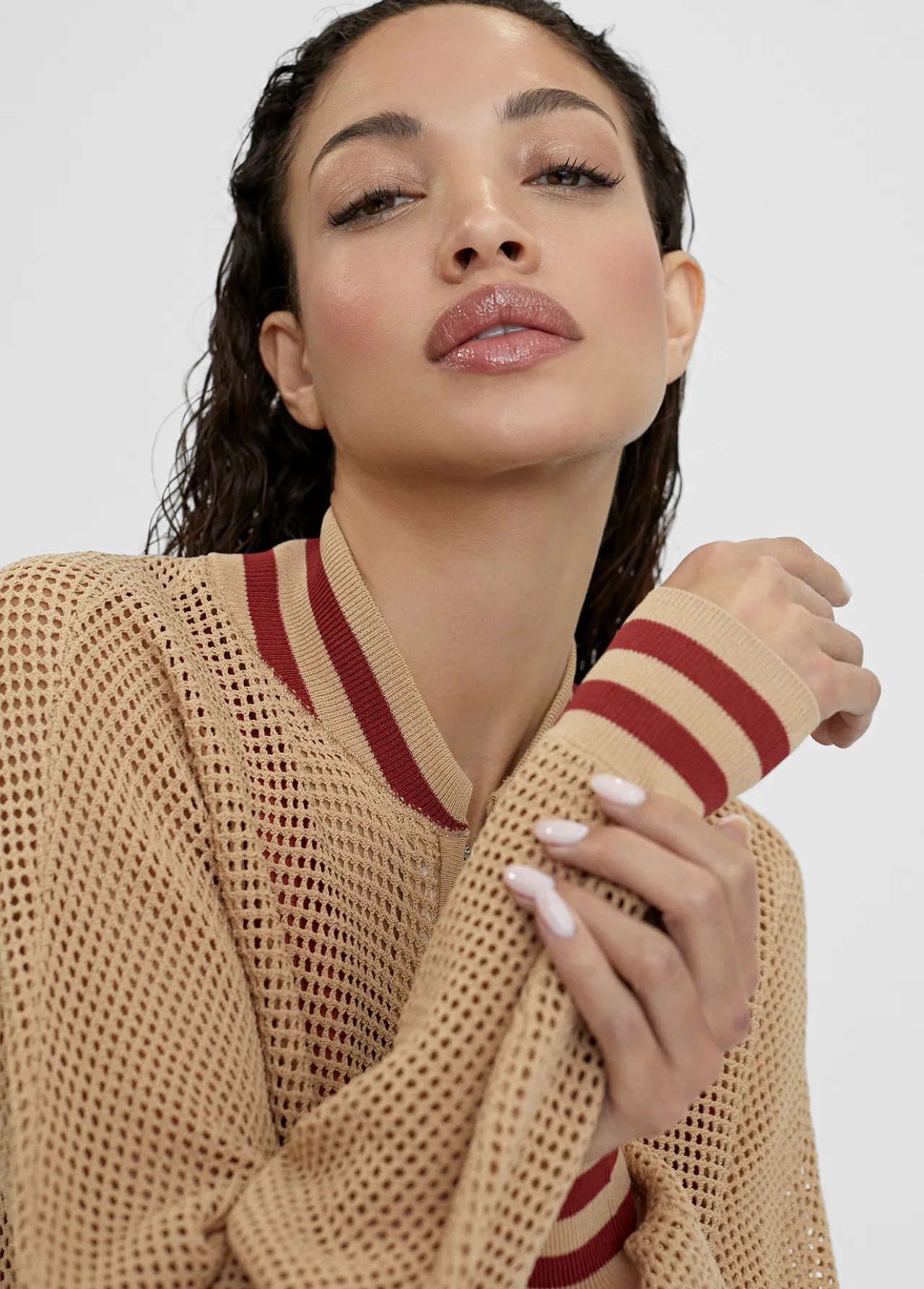 chaqueta_punto_oversize_3.webp Lola Casademunt Chaquetas Y Gabardinas<Chaqueta punto oversize BEIG