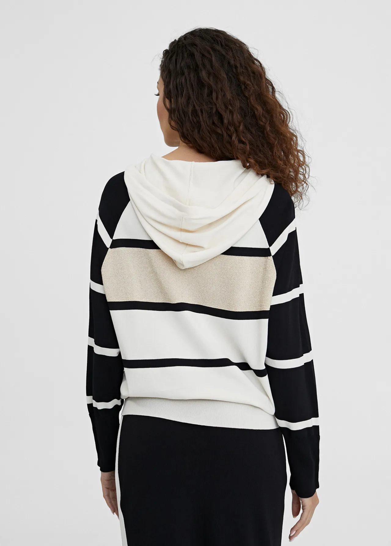 chaqueta_rayas_con_capucha_3.webp Lola Casademunt Punto | Chaquetas Y Gabardinas<Chaqueta rayas con capucha NEGRO-CRUDO
