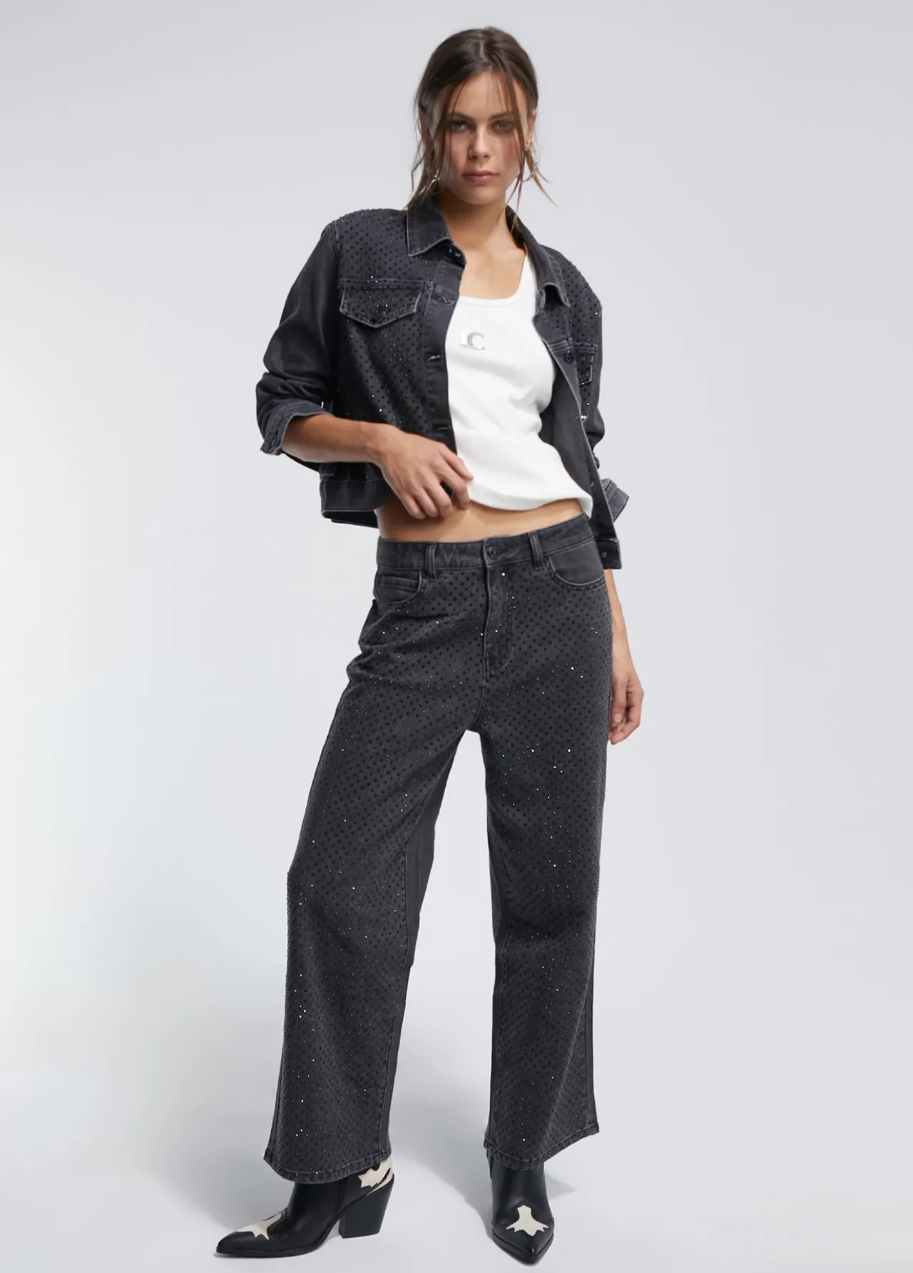 chaqueta_tejana_strass_3.webp Lola Casademunt Abrigos Y Cazadoras<Chaqueta tejana strass TEJANOGRIS
