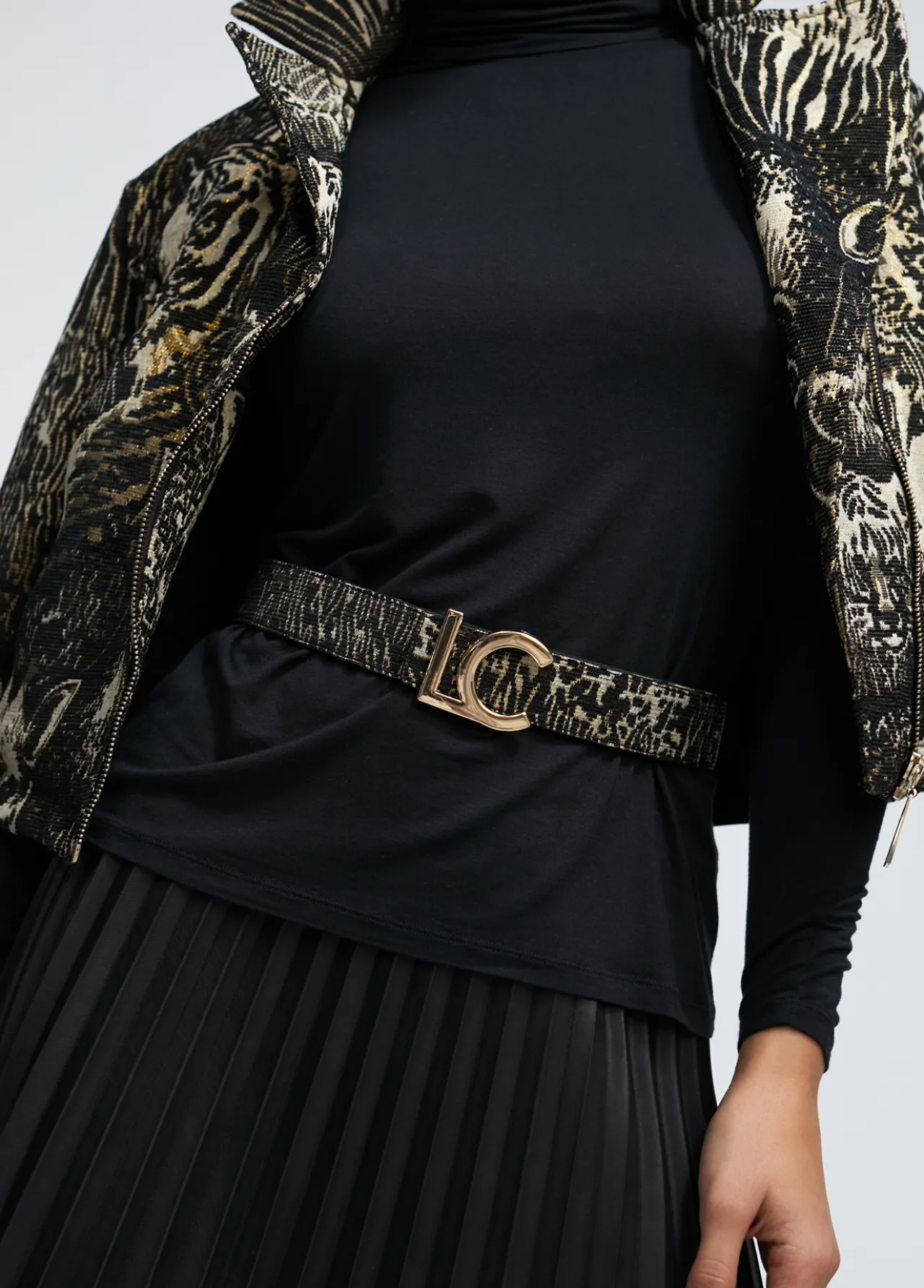 cinturn_jacquard_6.webp Lola Casademunt Animal Print | Cinturones<Cinturón jacquard NEGRO-METAL