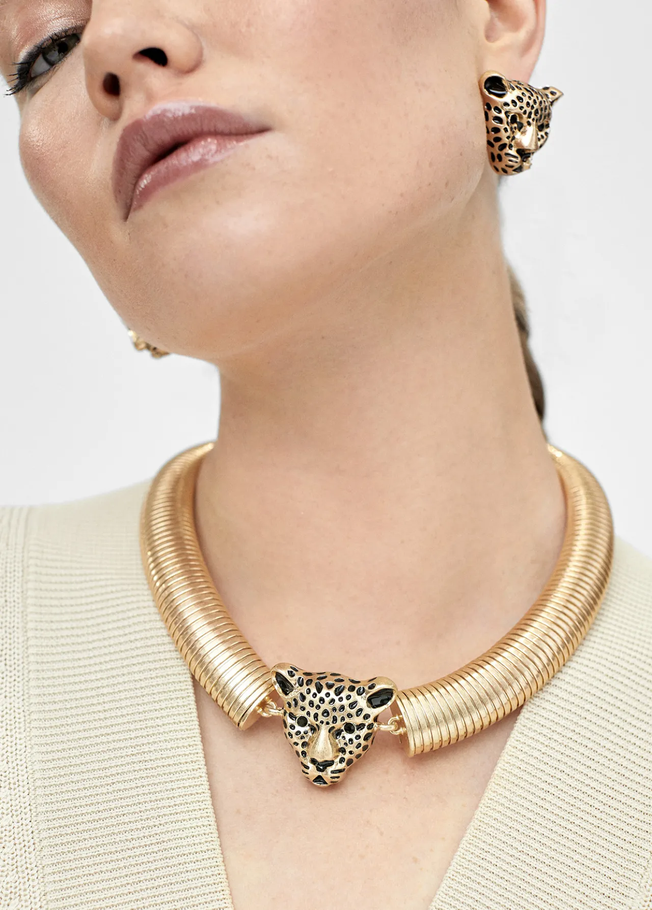 collar_cabeza_leopardo_6.webp Lola Casademunt Bisuteria<Collar cabeza leopardo DORADO
