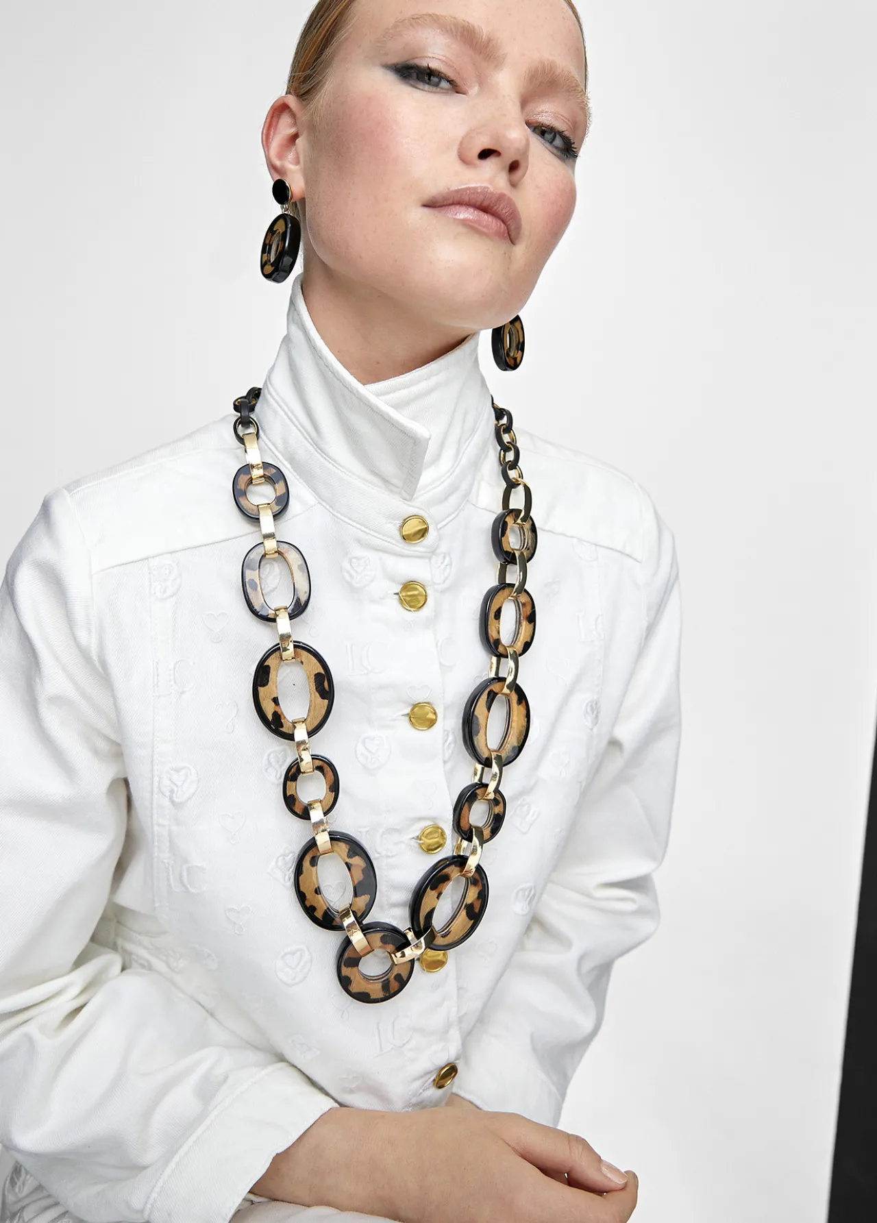 collar_con_aros_animal_print_3.webp Lola Casademunt Bisuteria<Collar con aros animal print MARRON