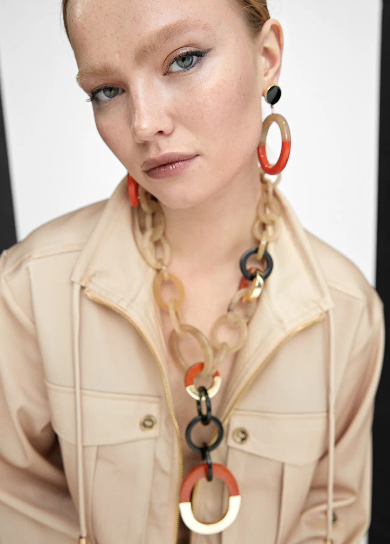 collar_de_aros_bicolor_1.webp Lola Casademunt Bisuteria<Collar de aros bicolor MARRON-ROJO