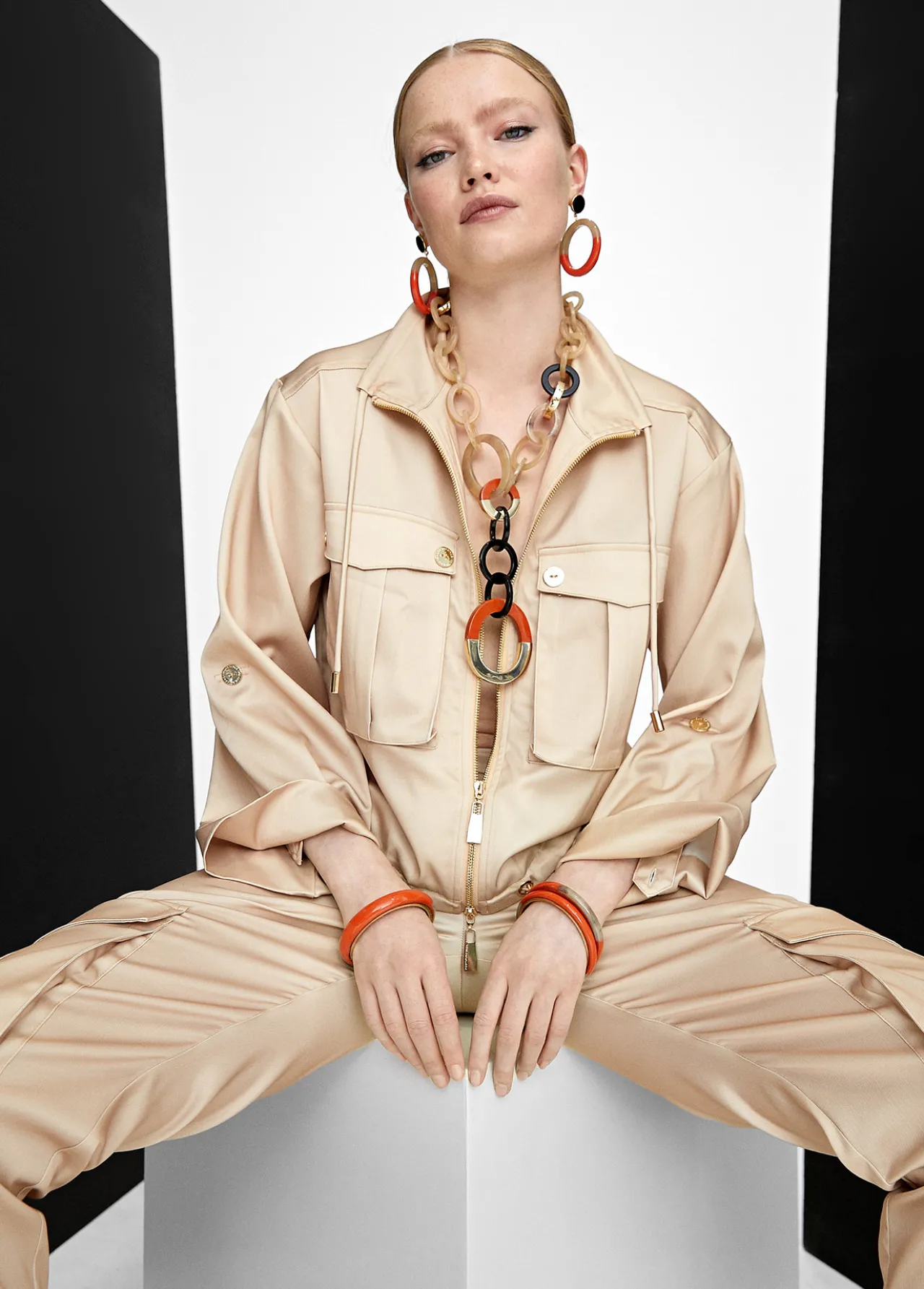 collar_de_aros_bicolor_4.webp Lola Casademunt Bisuteria<Collar de aros bicolor MARRON-ROJO