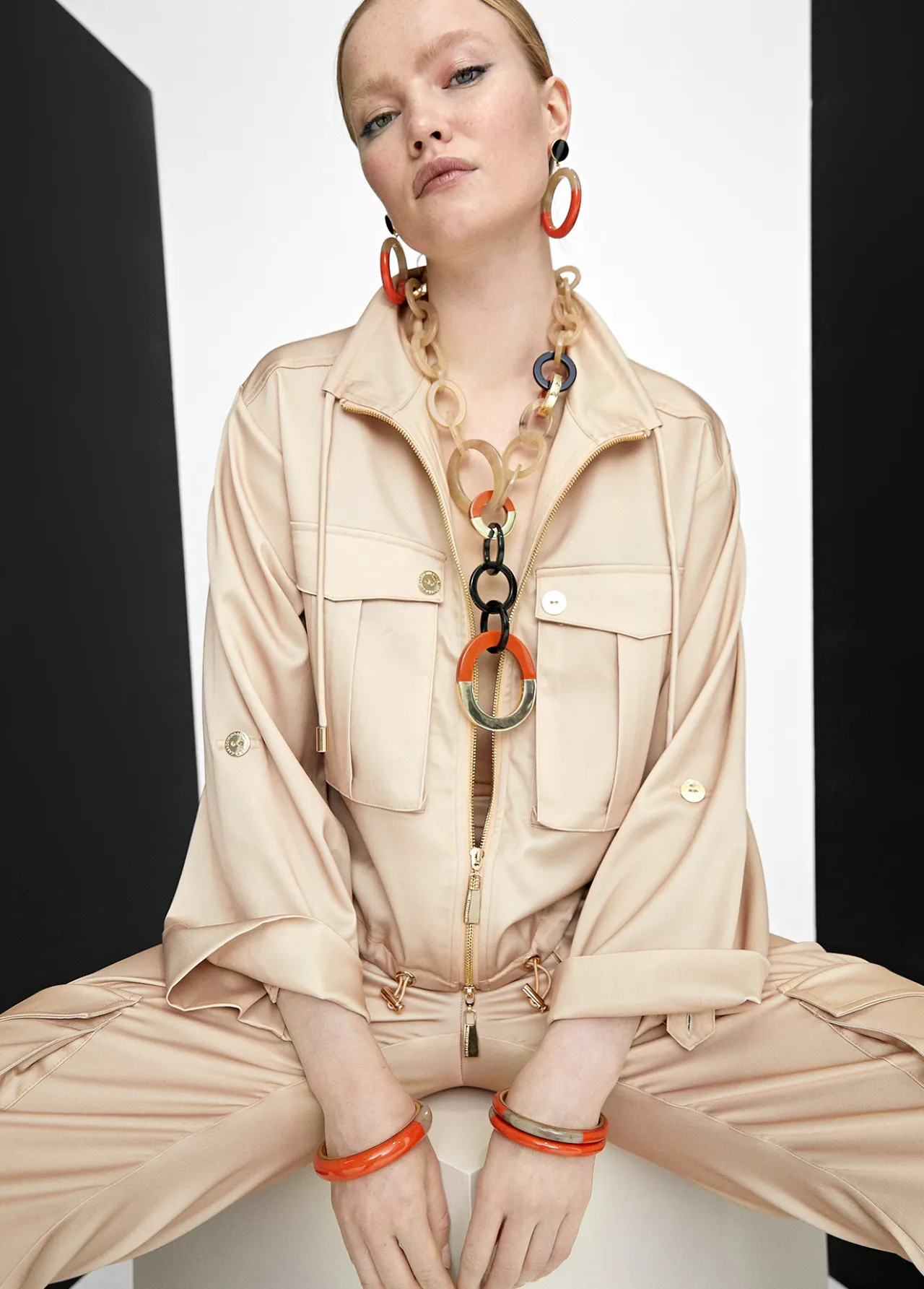 collar_de_aros_bicolor_5.webp Lola Casademunt Bisuteria<Collar de aros bicolor MARRON-ROJO