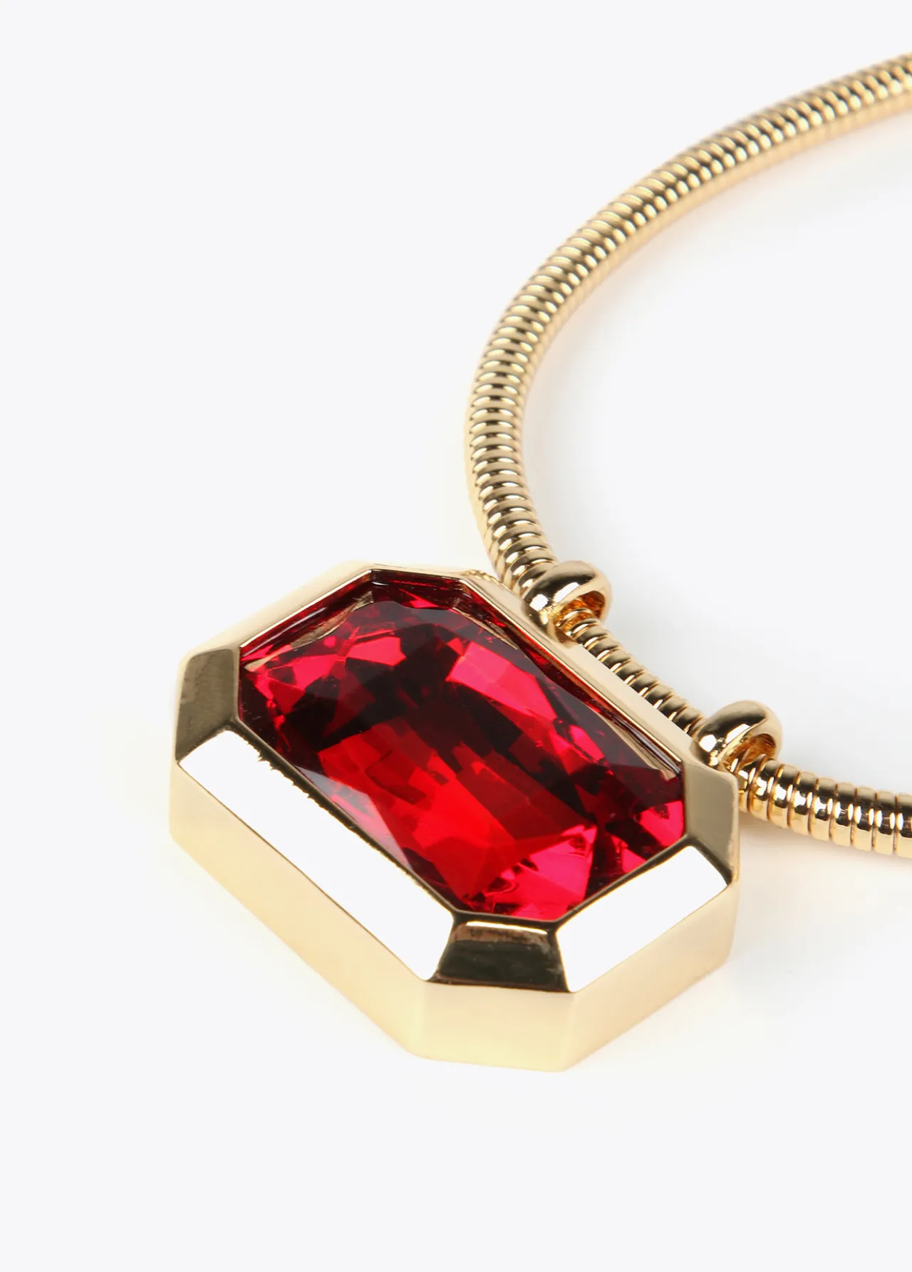 collar_dorado_con_colgante_3.webp Lola Casademunt Bisuteria<Collar dorado con colgante ROJO