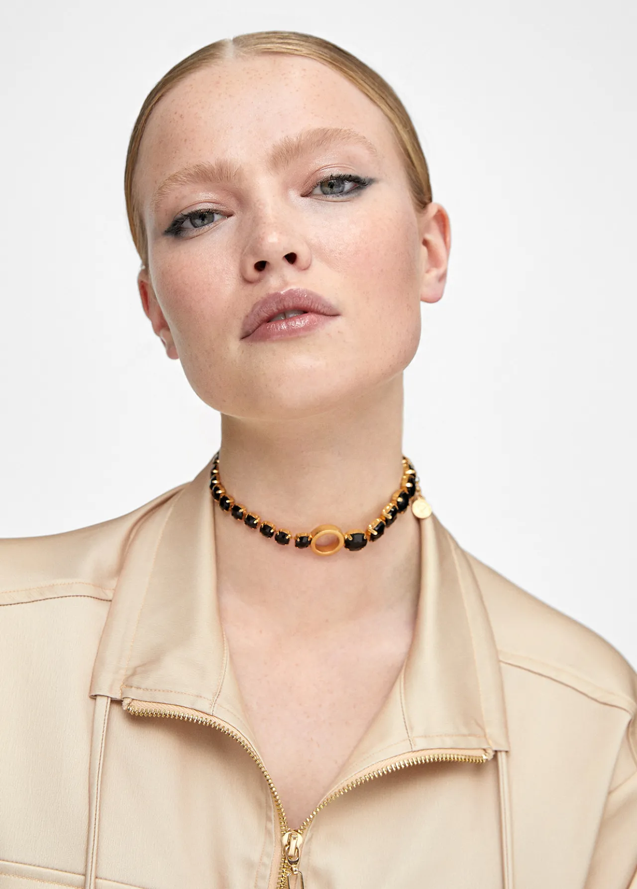 collar_gargantilla_de_cristales_1.webp Lola Casademunt Bisuteria<Collar gargantilla de cristales NEGRO
