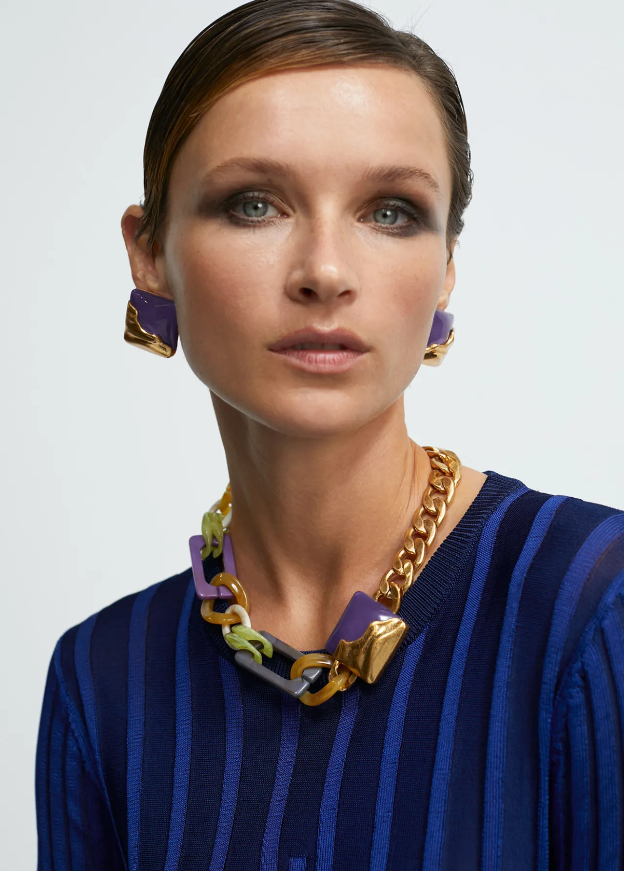collar_gargantilla_dorado_con_colores_combinados_1.webp Lola Casademunt Collares<Collar gargantilla dorado con colores combinados METAL-MULTICOLOR