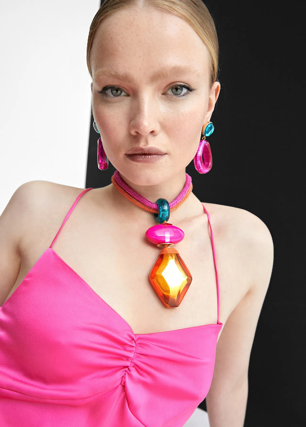 collar_maxi_piezas_de_colores_1.webp Lola Casademunt Bisuteria<Collar maxi piezas de colores NARANJA