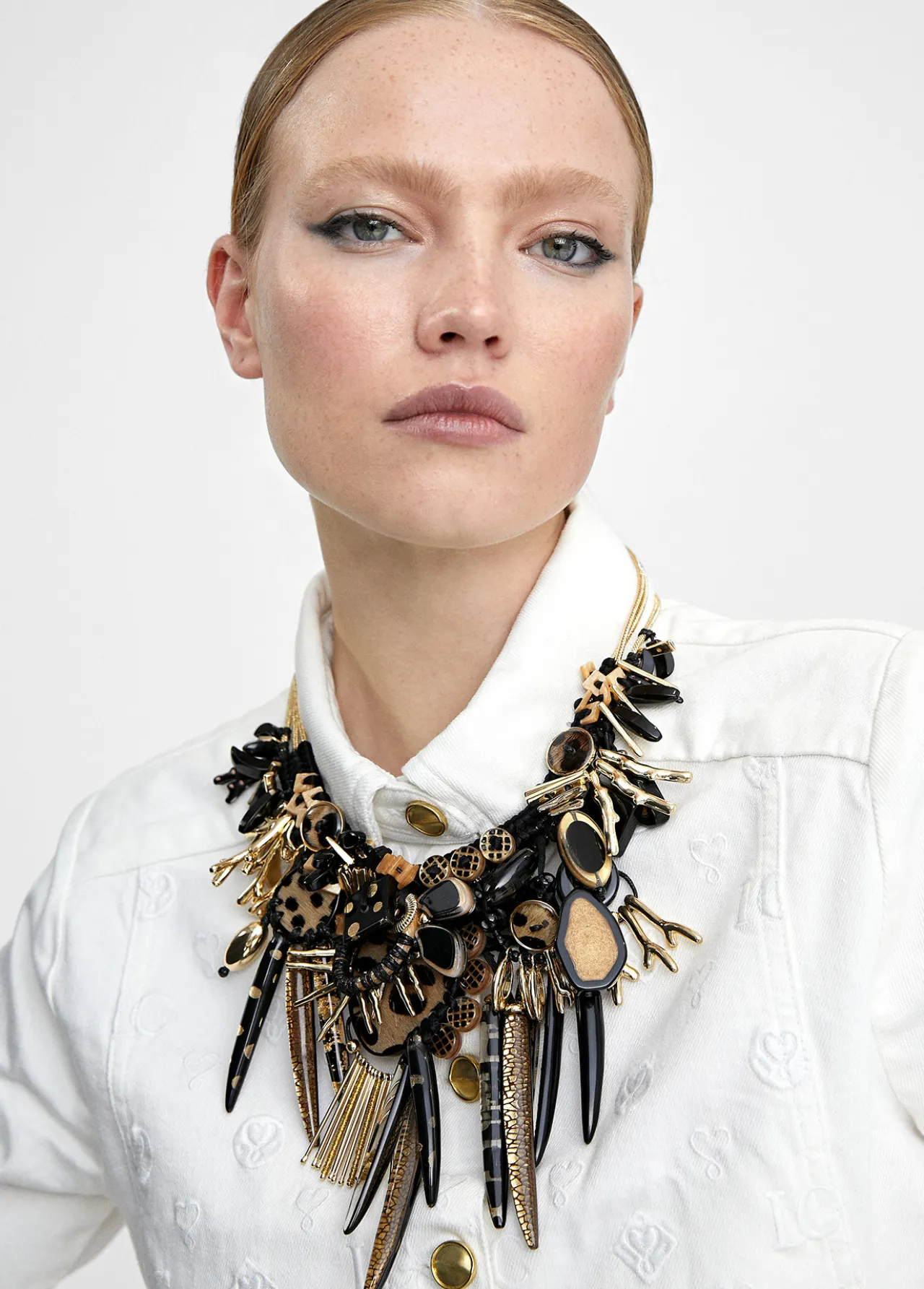 collar_multi_abalorios_estilo_africano_2.webp Lola Casademunt Bisuteria<Collar multi abalorios estilo africano NEGRO