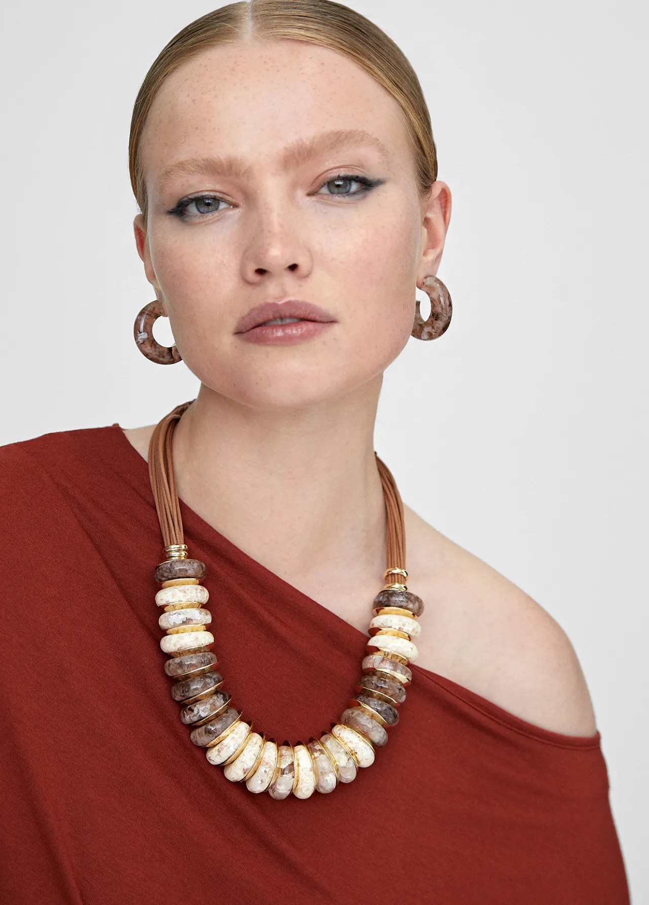 collar_multi_piezas_1.webp Lola Casademunt Bisuteria<Collar multi piezas MARRON