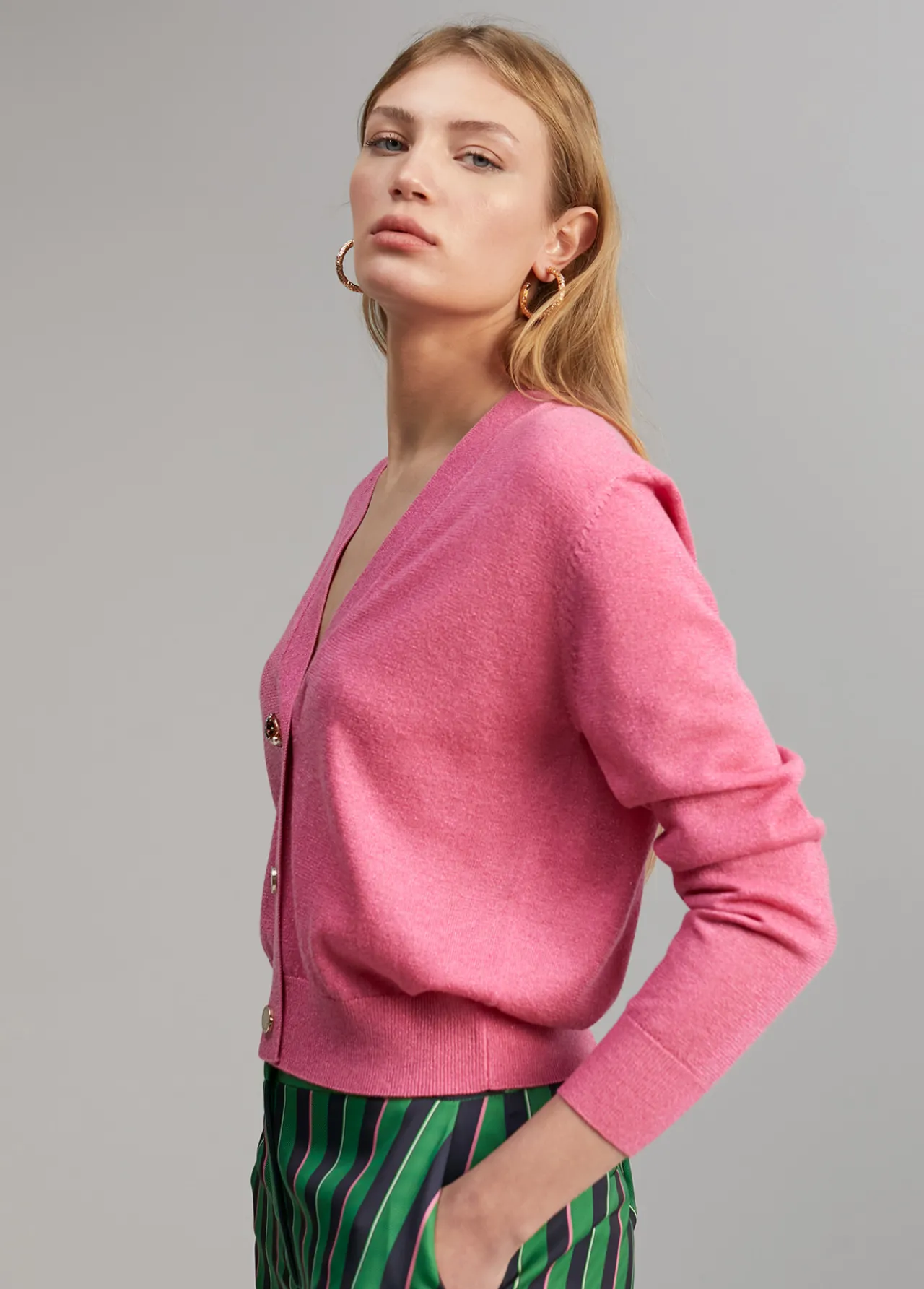 crdigan_detalle_botones_3.webp Lola Casademunt Punto<Cárdigan detalle botones ROSA