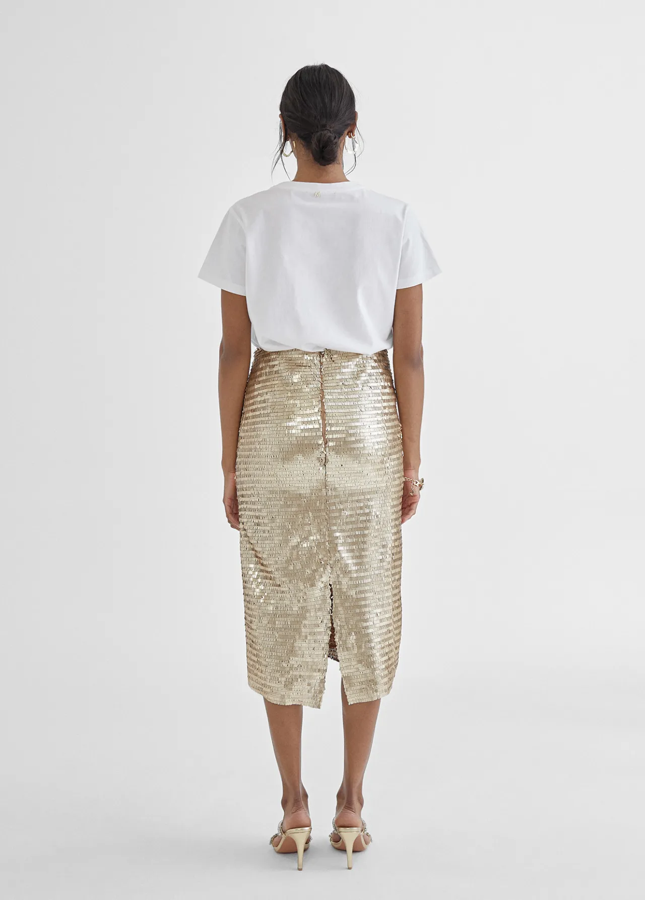falda_lpiz_metalizada_4.webp Lola Casademunt Vestidos Y Faldas<Falda lápiz metalizada DORADO